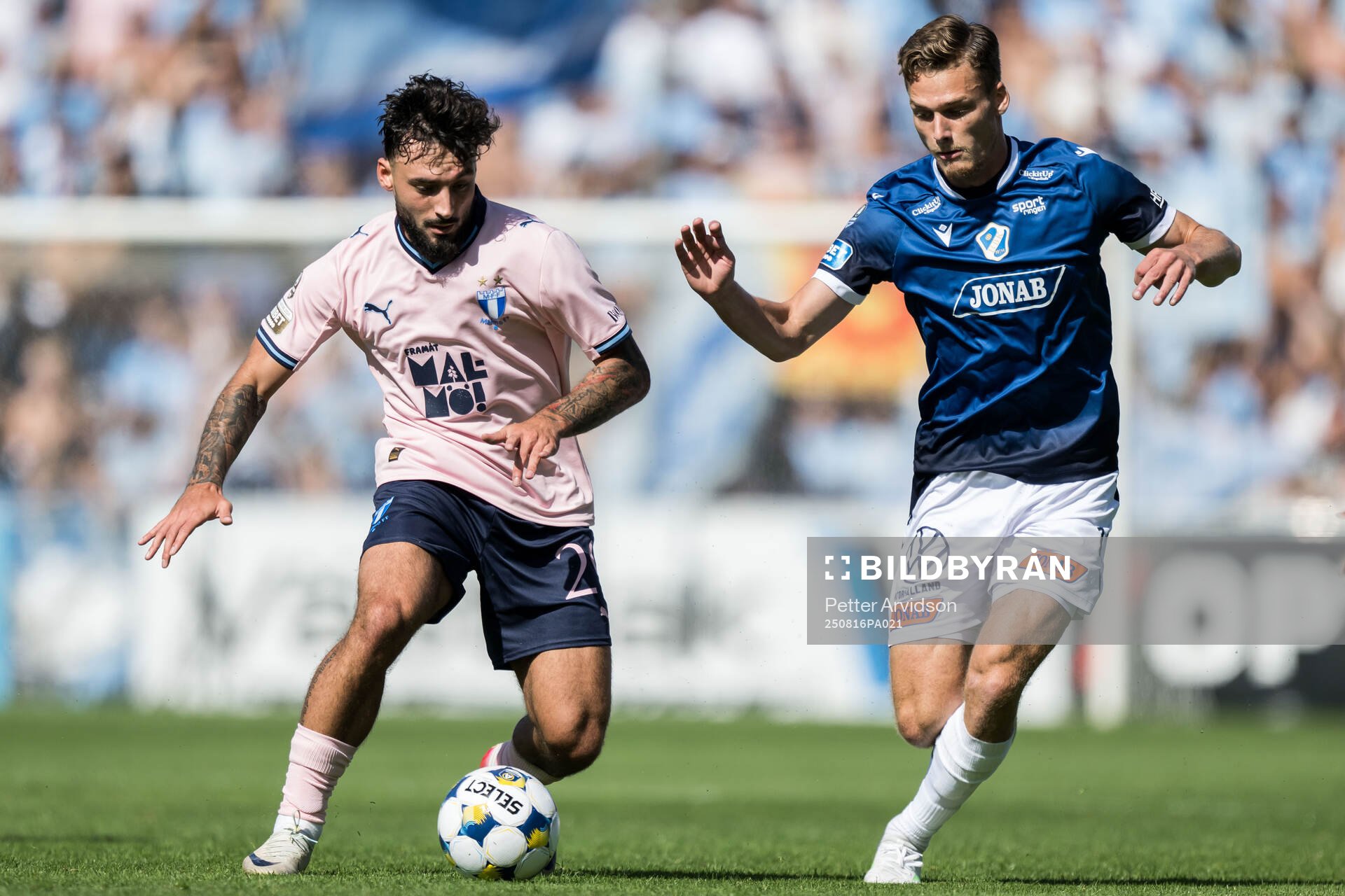 Malmö FFs Sead Haksabanovic och Halmstads Villiam Granath