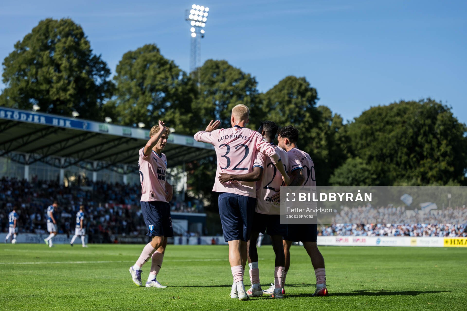 Malmö FFs Taha Ali jublar med Hugo Bolin, Daniel