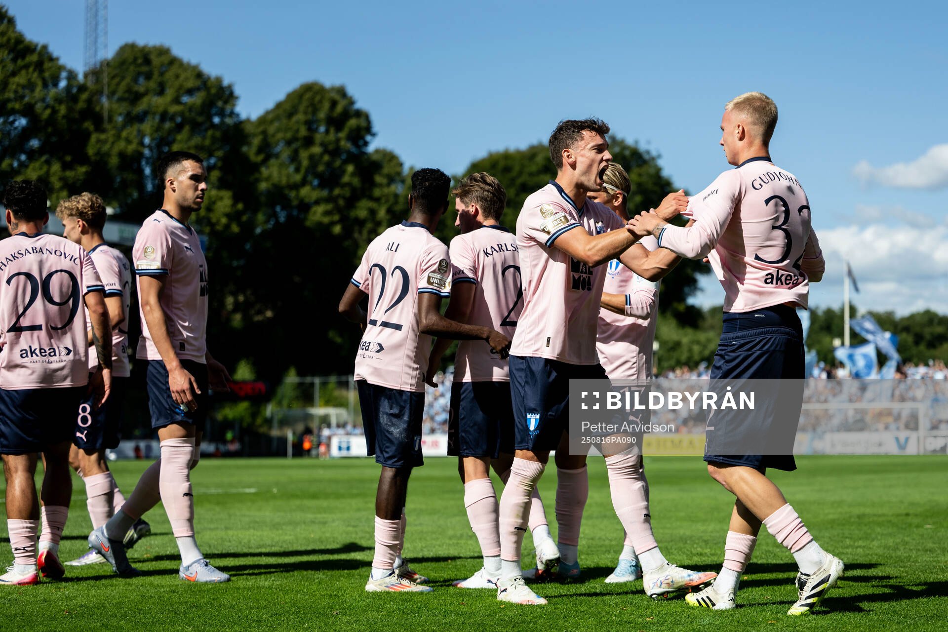Malmö FFs Colin Rösler och Daniel Gudjohnsen jublar
