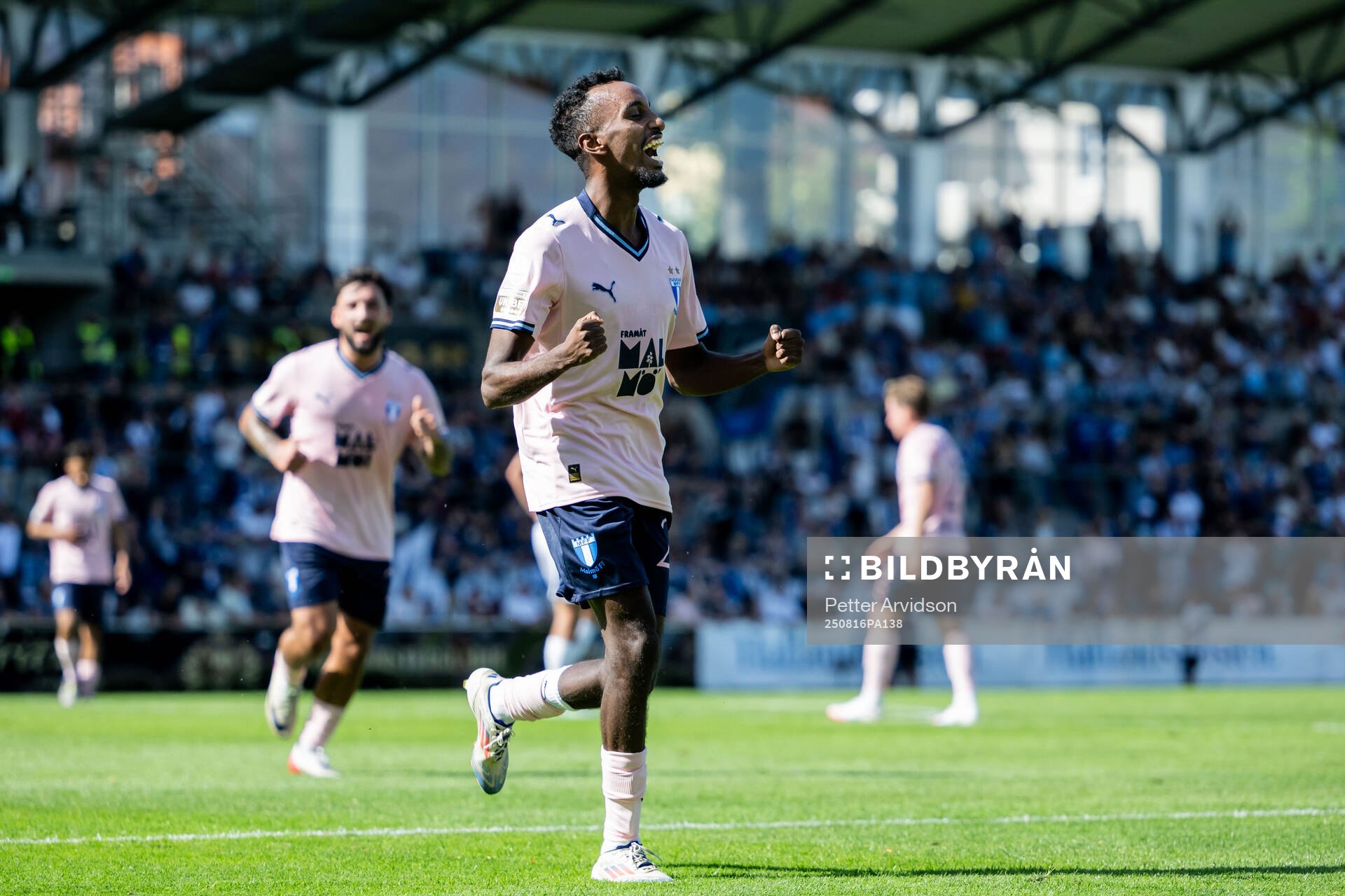 Malmö FFs Taha Ali jublar