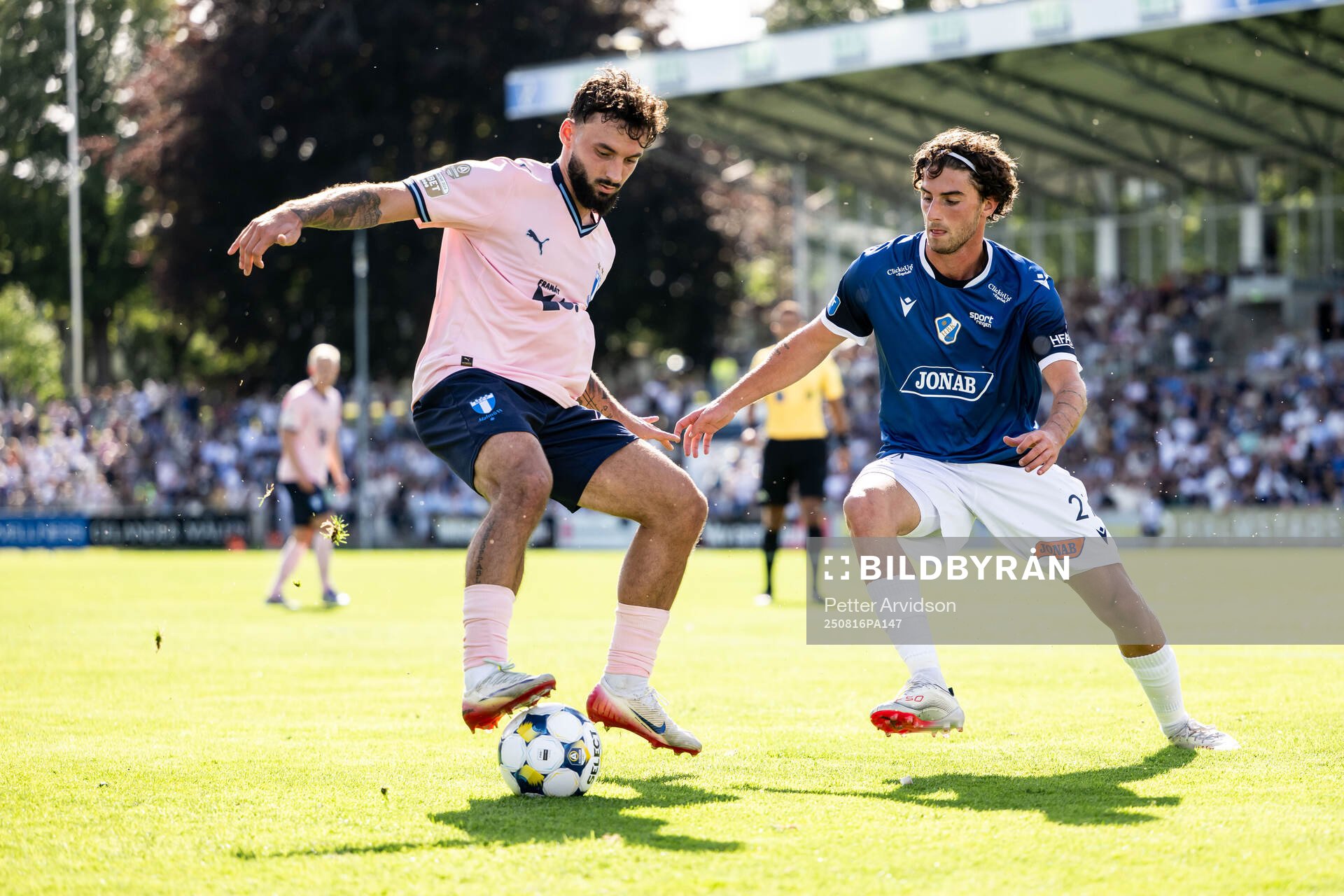 Malmö FFs Sead Haksabanovic och Halmstads Rocco Ascone