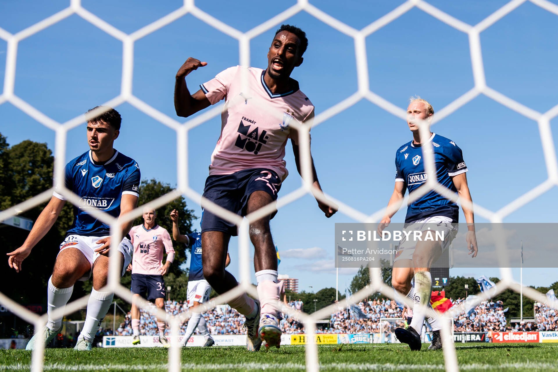 Malmö FFs Taha Ali jublar