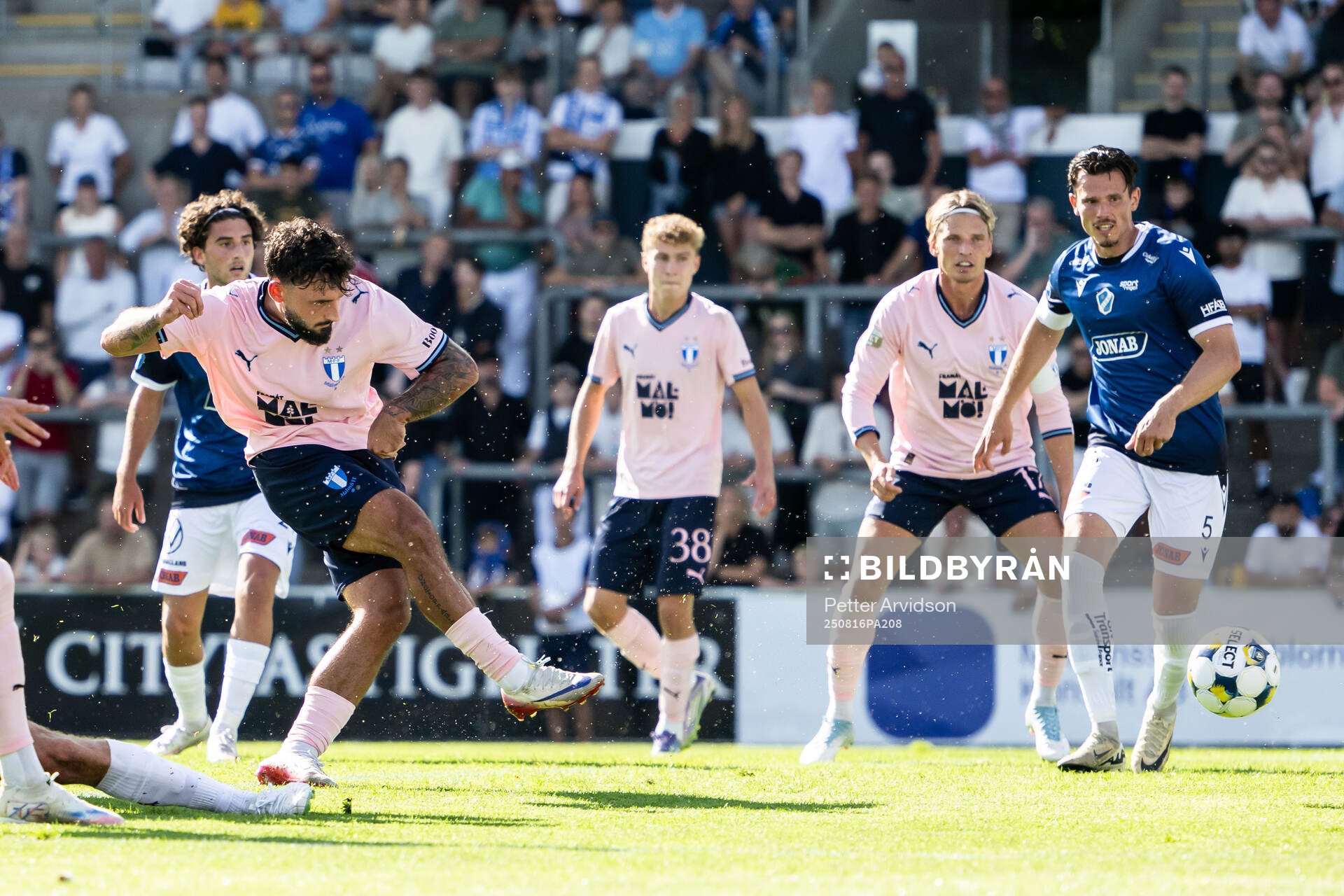 Malmö FFs Sead Haksabanovic skjuter in 0-4 målet