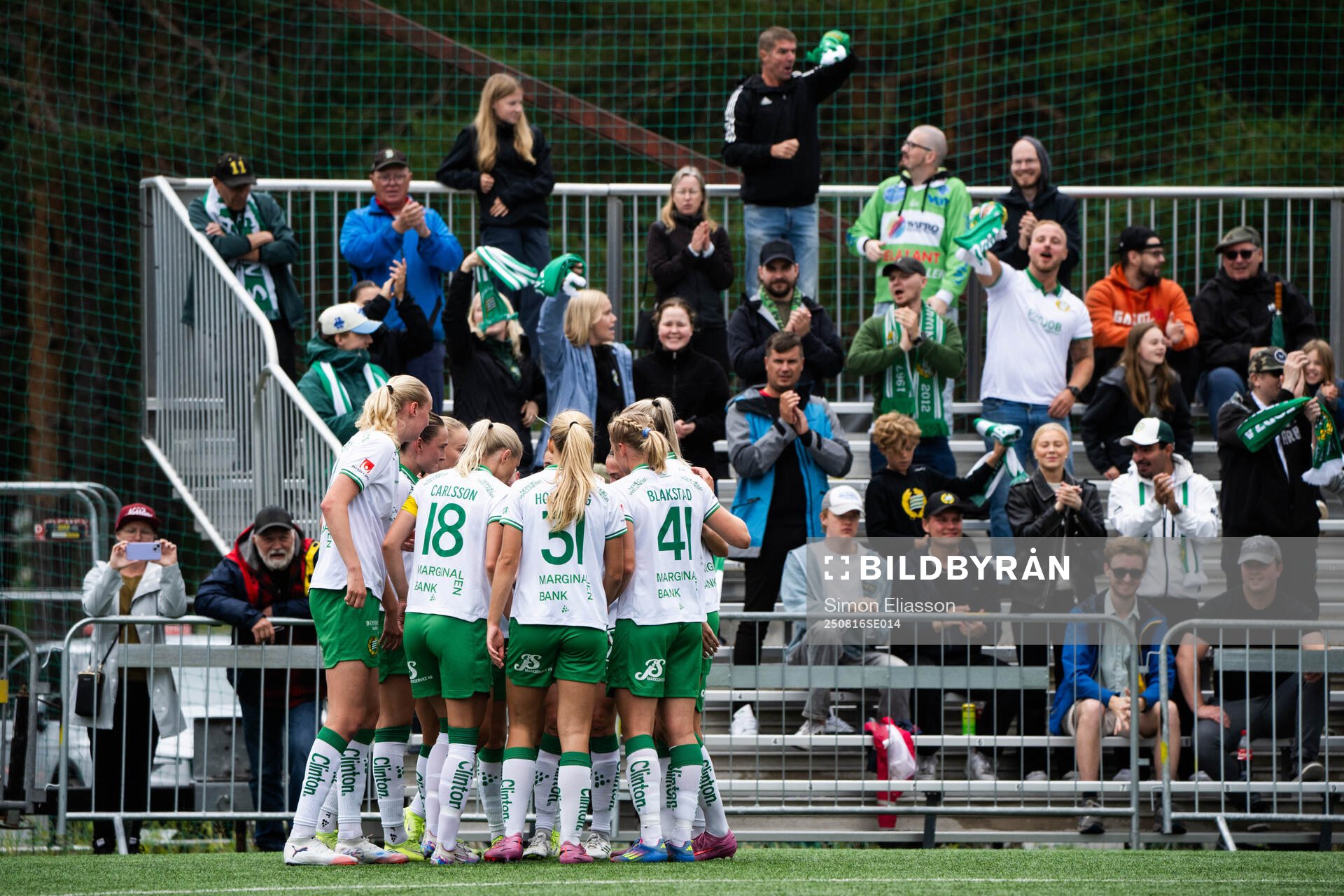 Hammarbys Emilie Bragstad jublar med lagkamrater