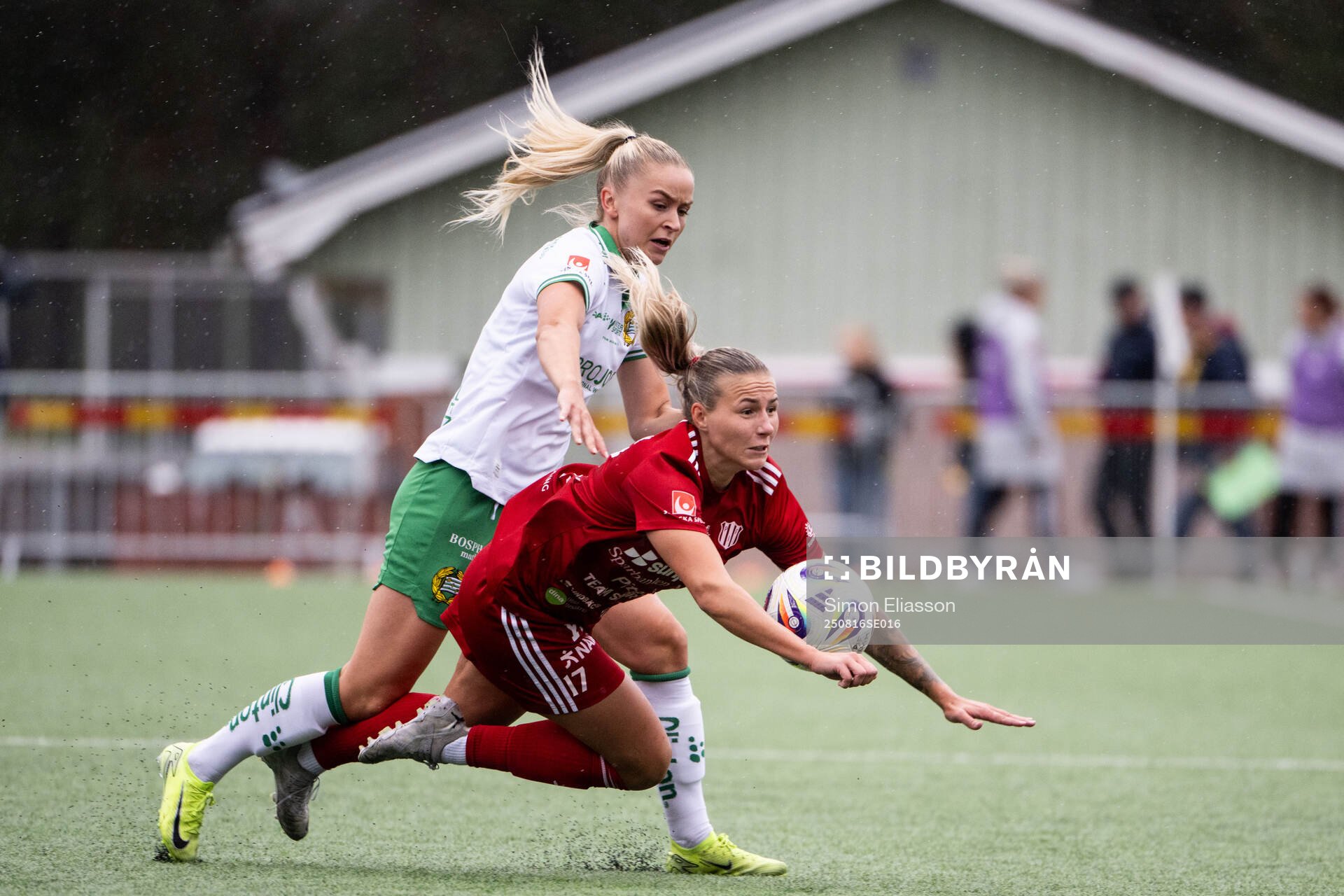 Hammarbys Anna Jøsendal och Piteås Selina Henriksson