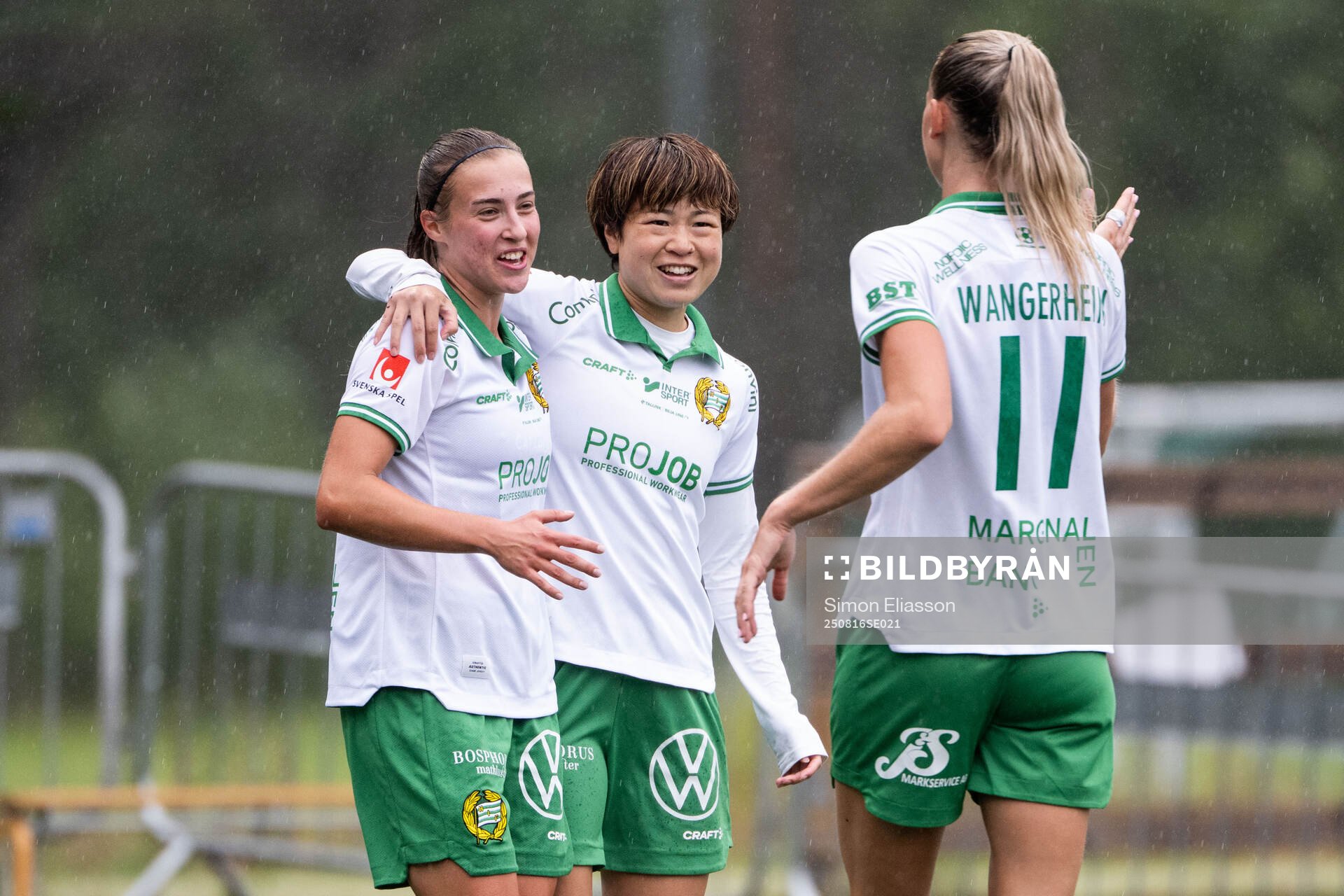 Hammarbys Ellen Wangerheim jublar med Vilma Emilia Koivisto