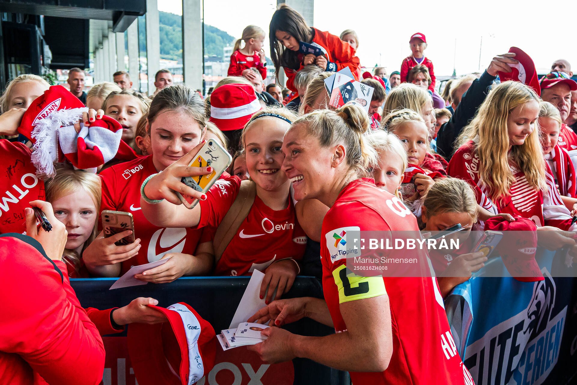 Karoline Heimvik Haugland of Brann taking a selfie with a