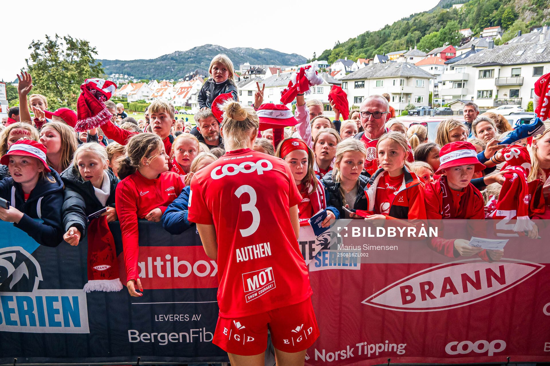 Mia Authen of Brann with fans