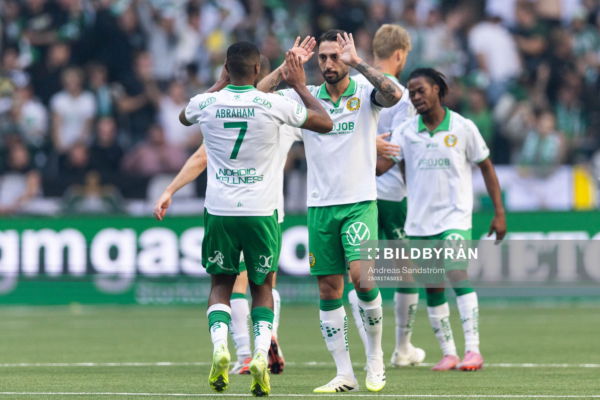 Hammarbys Nahir Besara jublar med Paulos Abraham