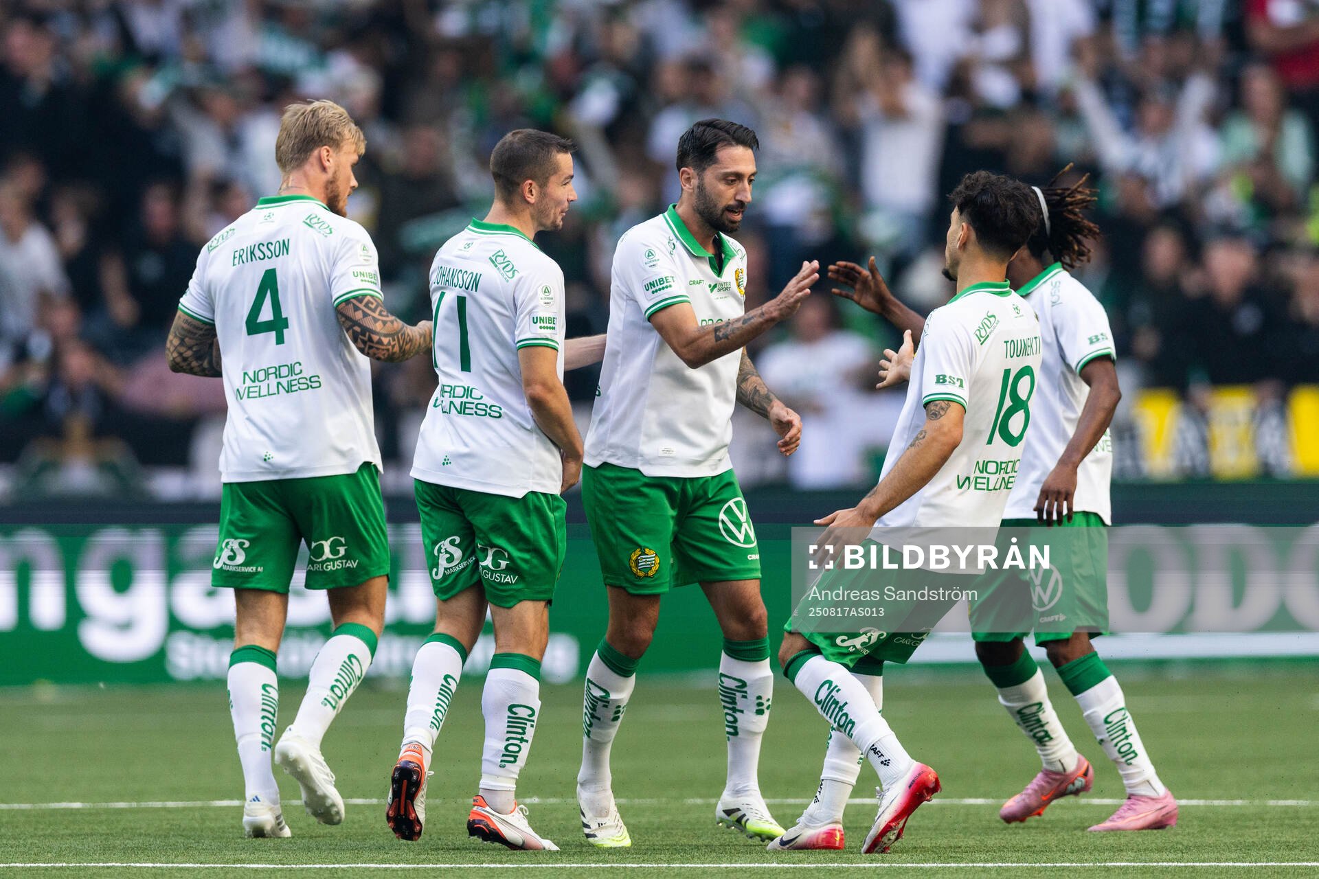 Hammarbys Nahir Besara jublar med lagkamrater