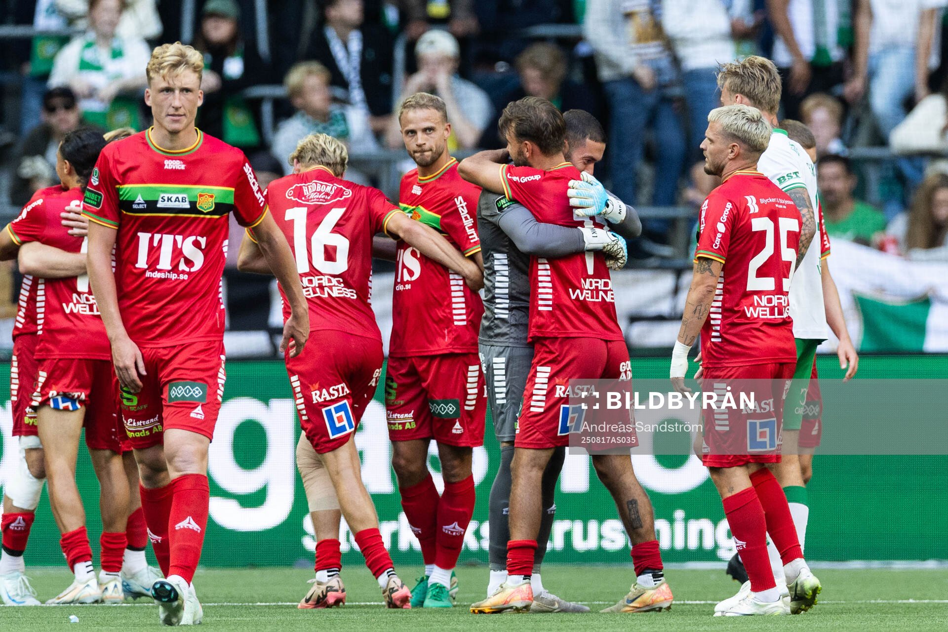 GAIS målvakt Mergim Krasniqi och Edvin Becirovic jublar