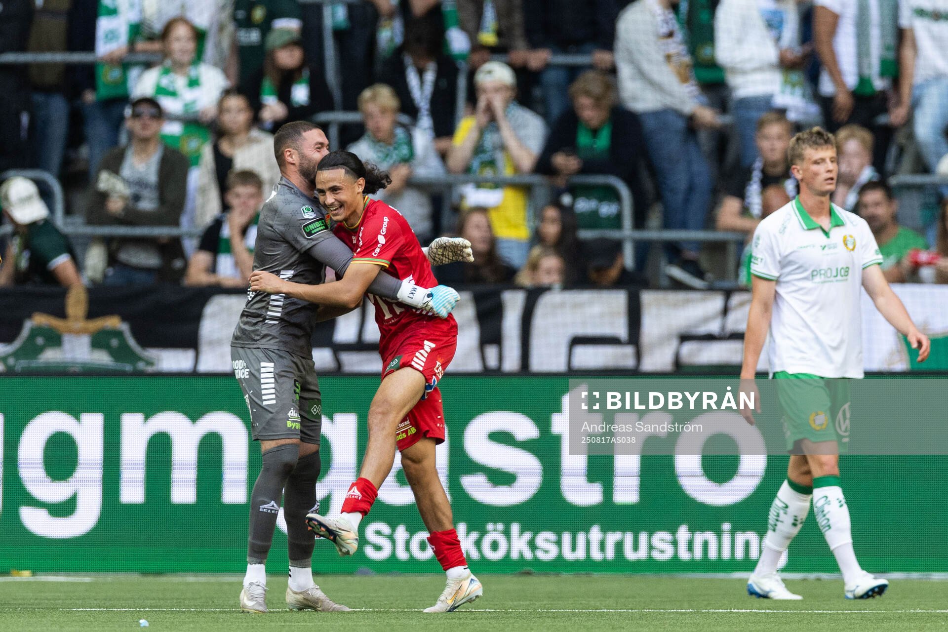 GAIS Amin Boudri och målvakt Mergim Krasniqi jublar