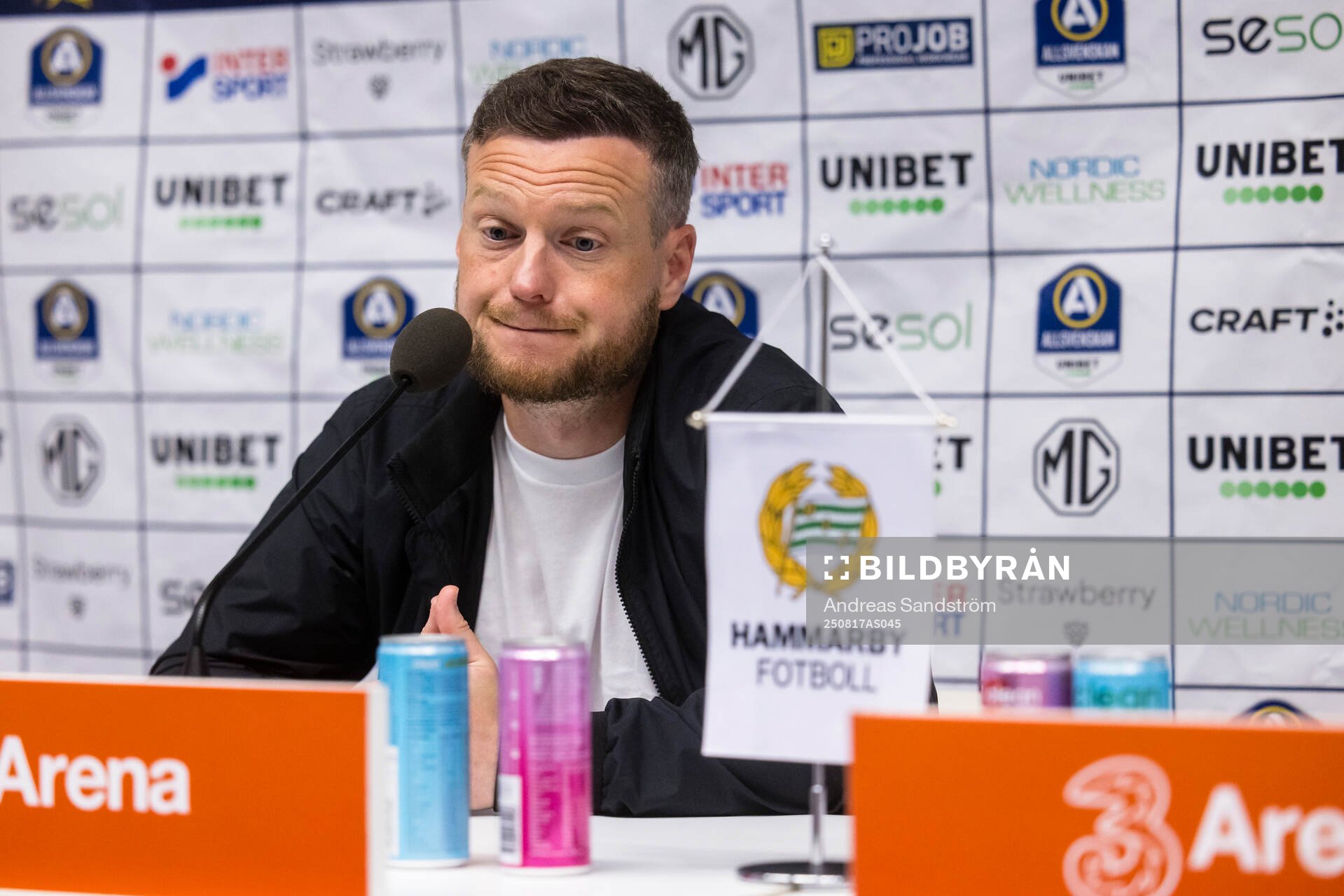 Hammarbys tränare Kim Hellberg  svarar på frågor