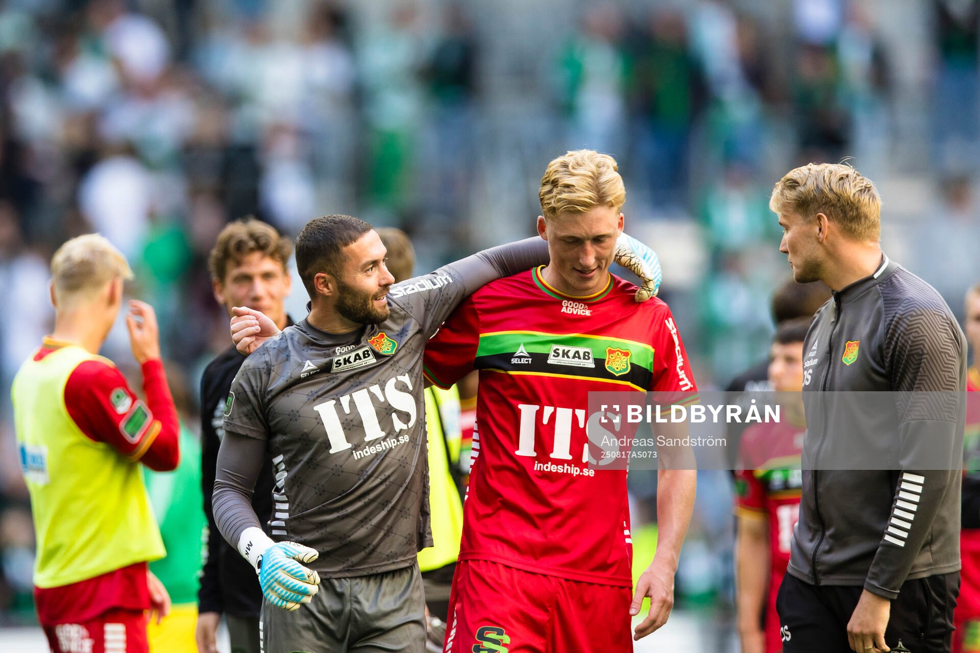 GAIS målvakt Mergim Krasniqi och Filip Beckman jublar