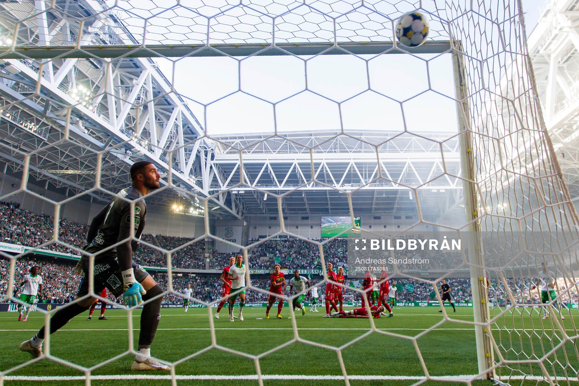 Hammarbys Nahir Besara (ej i bild) gör 1-1 bakom GAIS