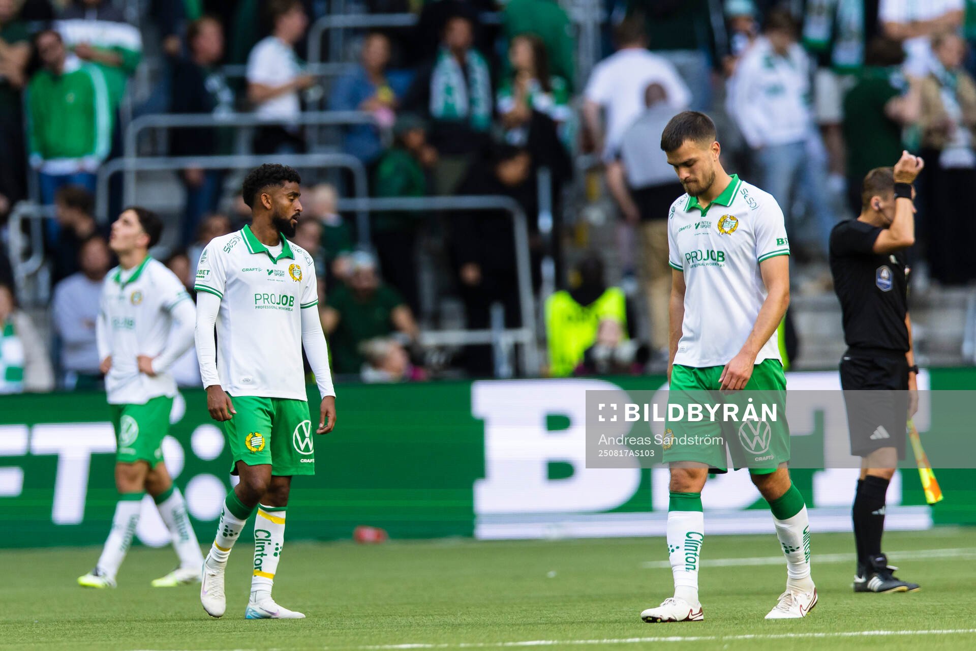Hammarbys Tesfaldet Tekie och Pavle Vagic deppar