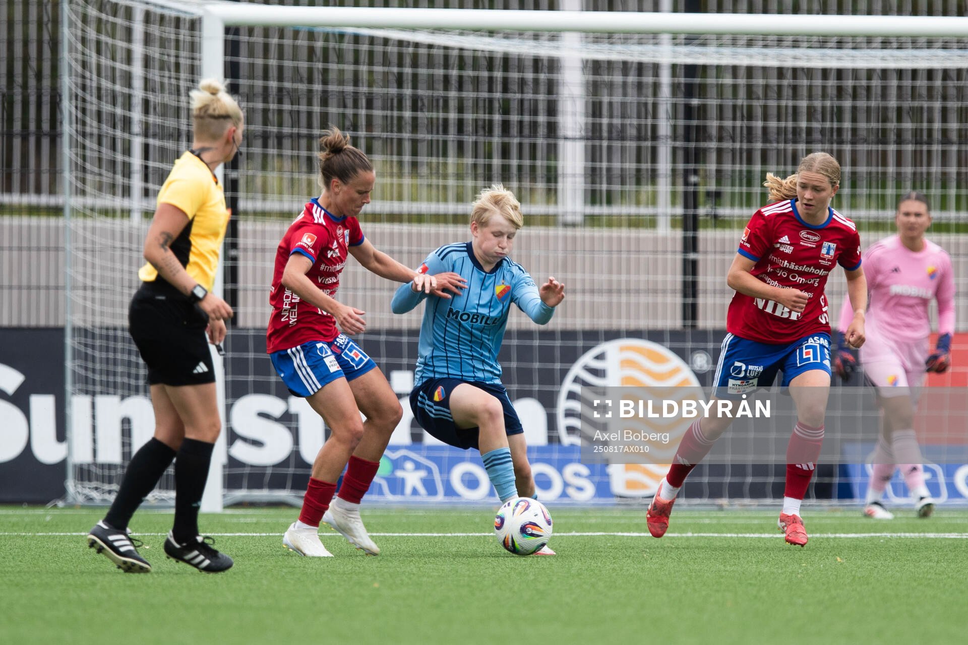 Djurgårdens Olivia Ulenius och Vittsjös Julia Tunturi