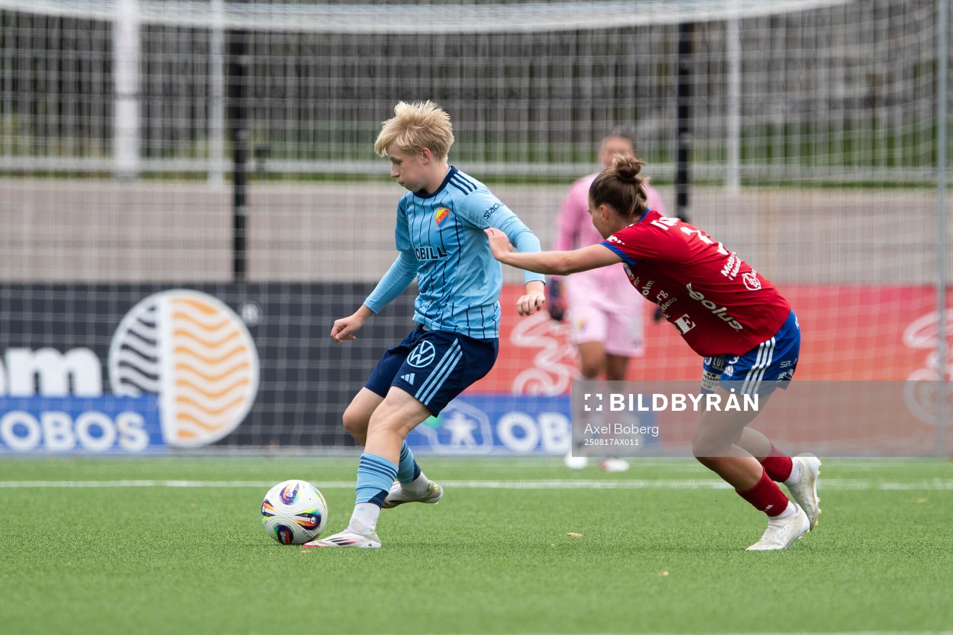 Djurgårdens Olivia Ulenius och Vittsjös Julia Tunturi