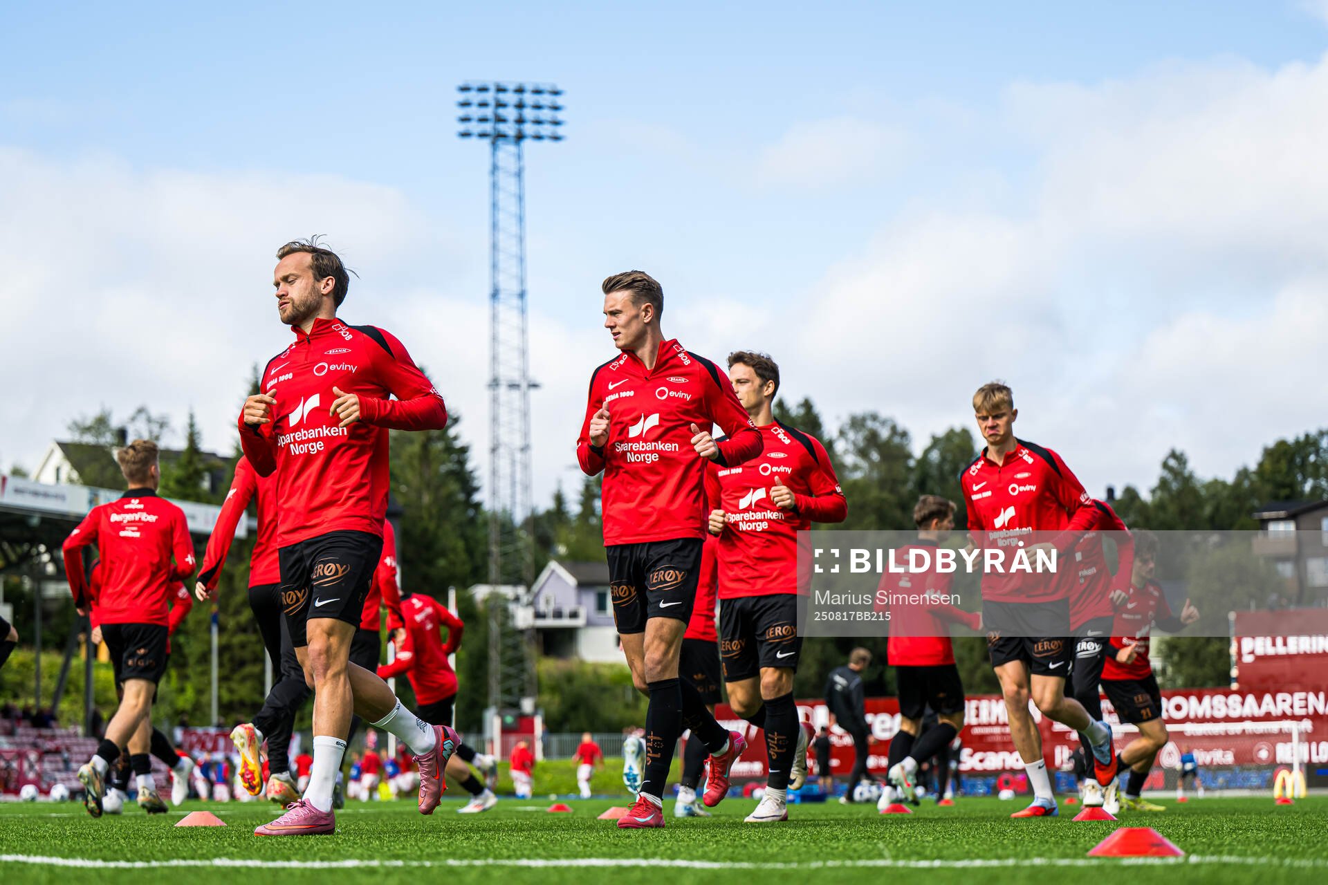 Bård Finne and Emil Kornvig of Brann warms up