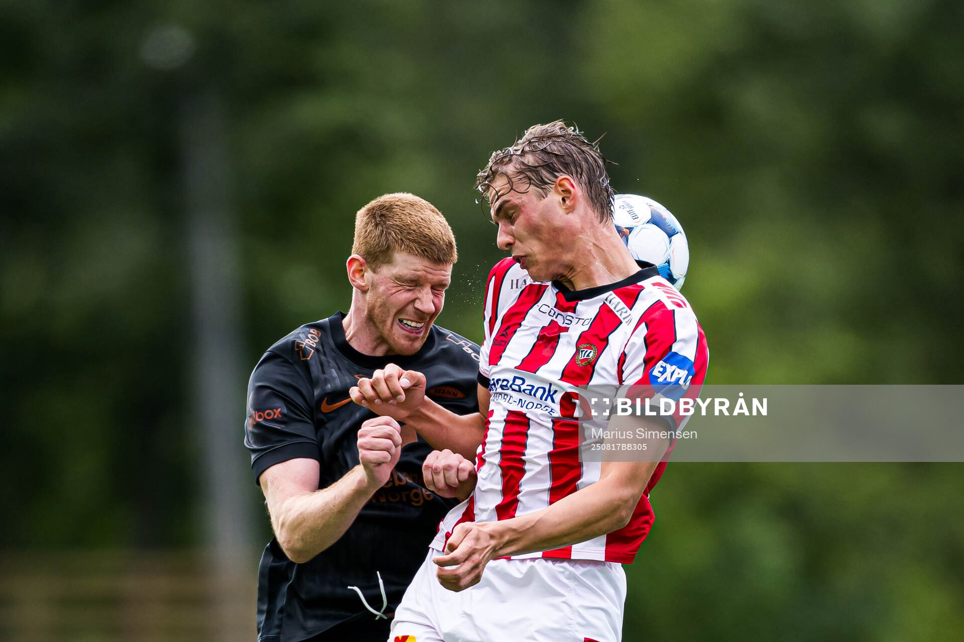 Thore Pedersen of Brann and Jens Hjertø-Dahl of Tromsø