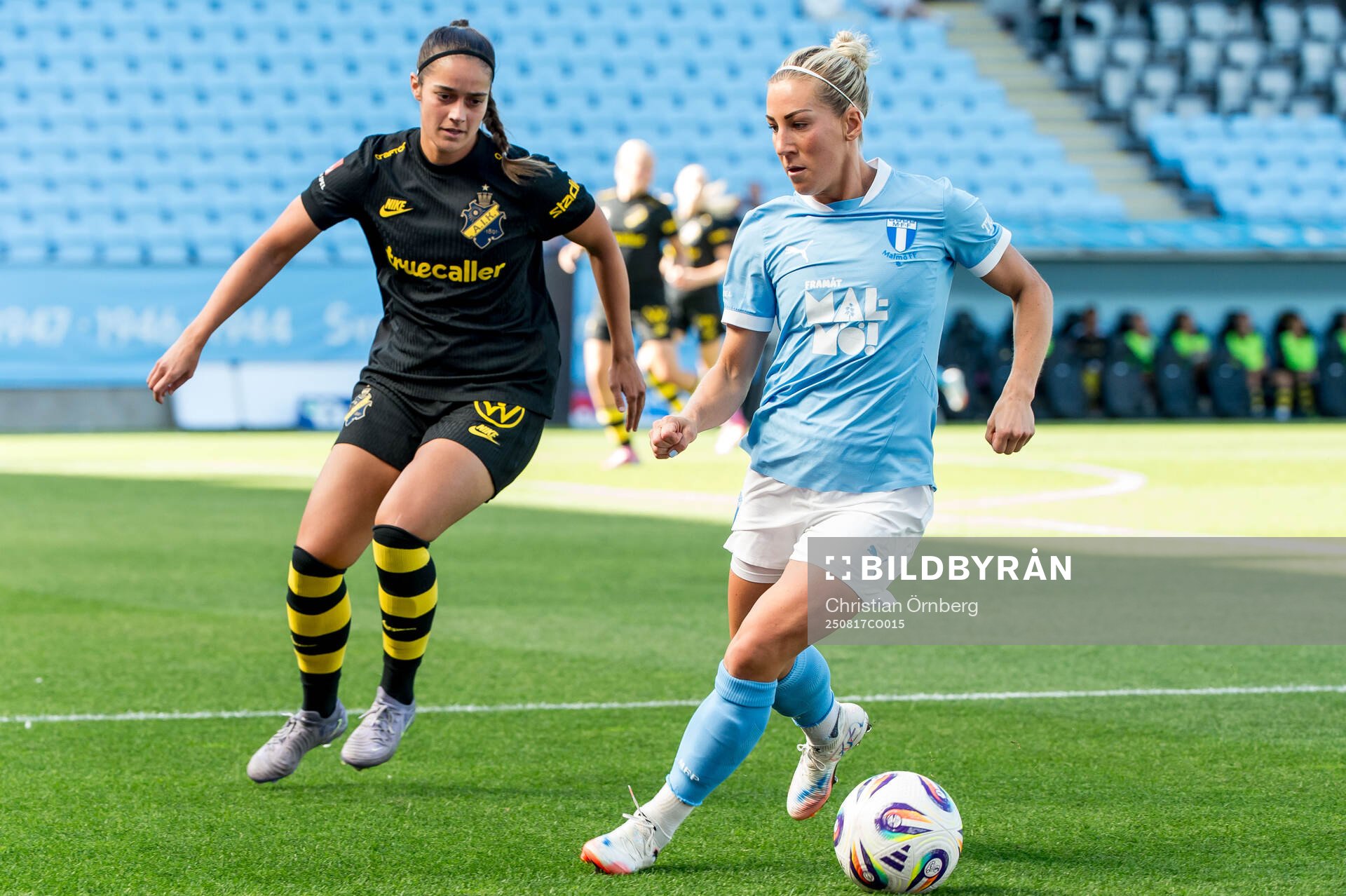 AIKs Daniella Famili och Malmö FFs Mia Persson