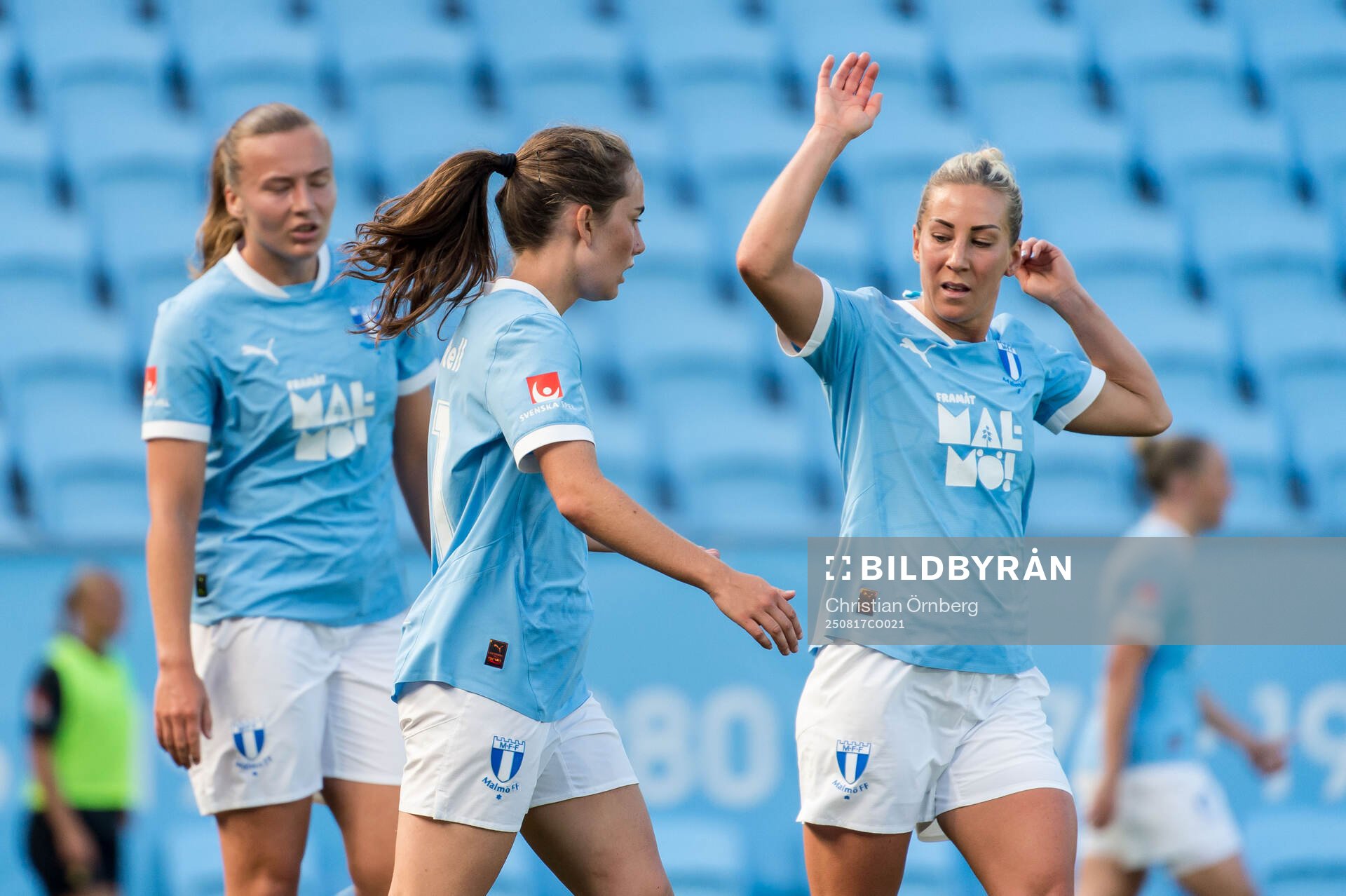 Malmö FFs Matilda Kristell jublar med Mia Persson