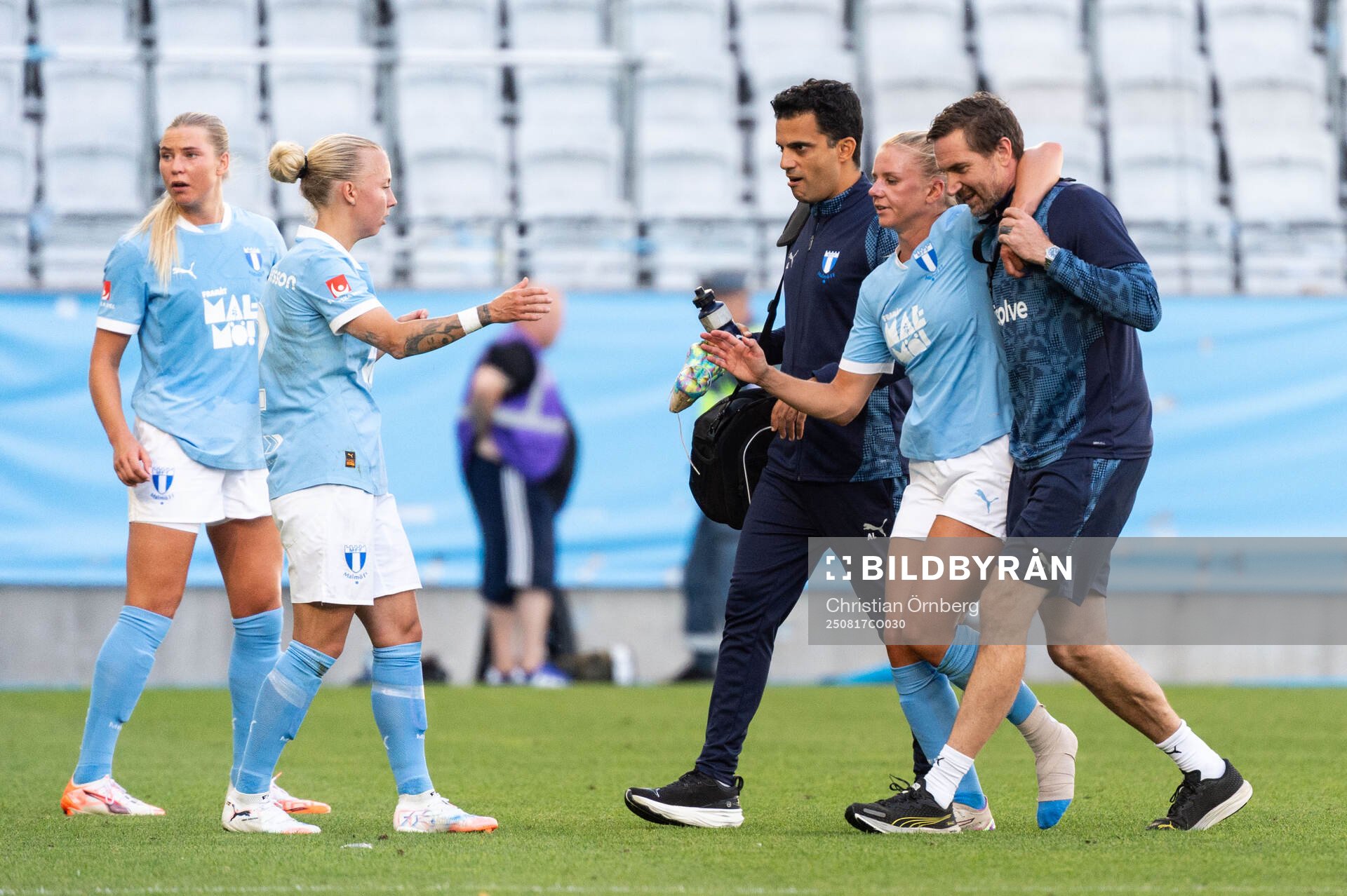 Malmö FFs Nellie Lilja lämnar planen