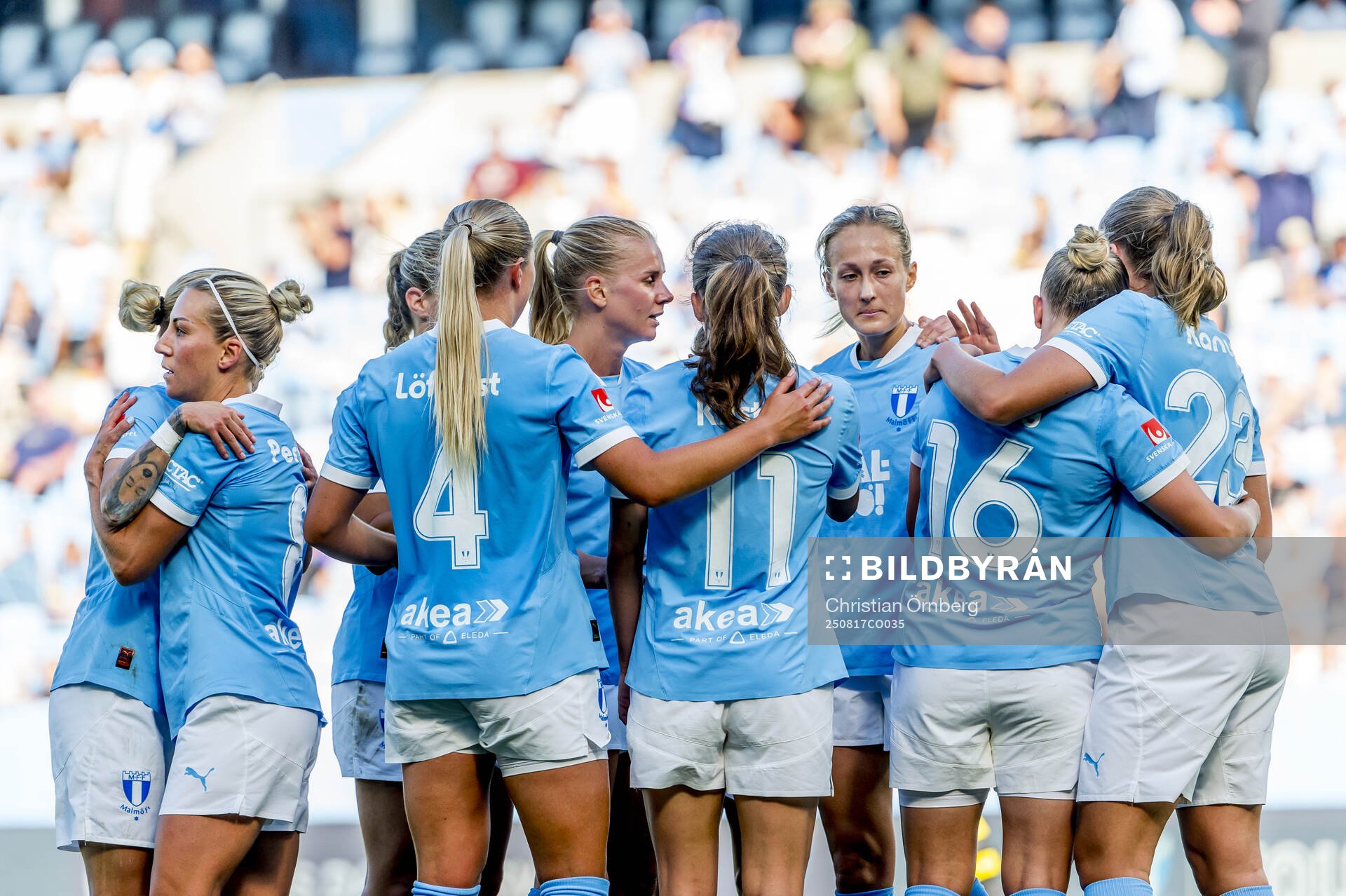 Malmö FFs Tuva Skoog jublar med lagkamraterna