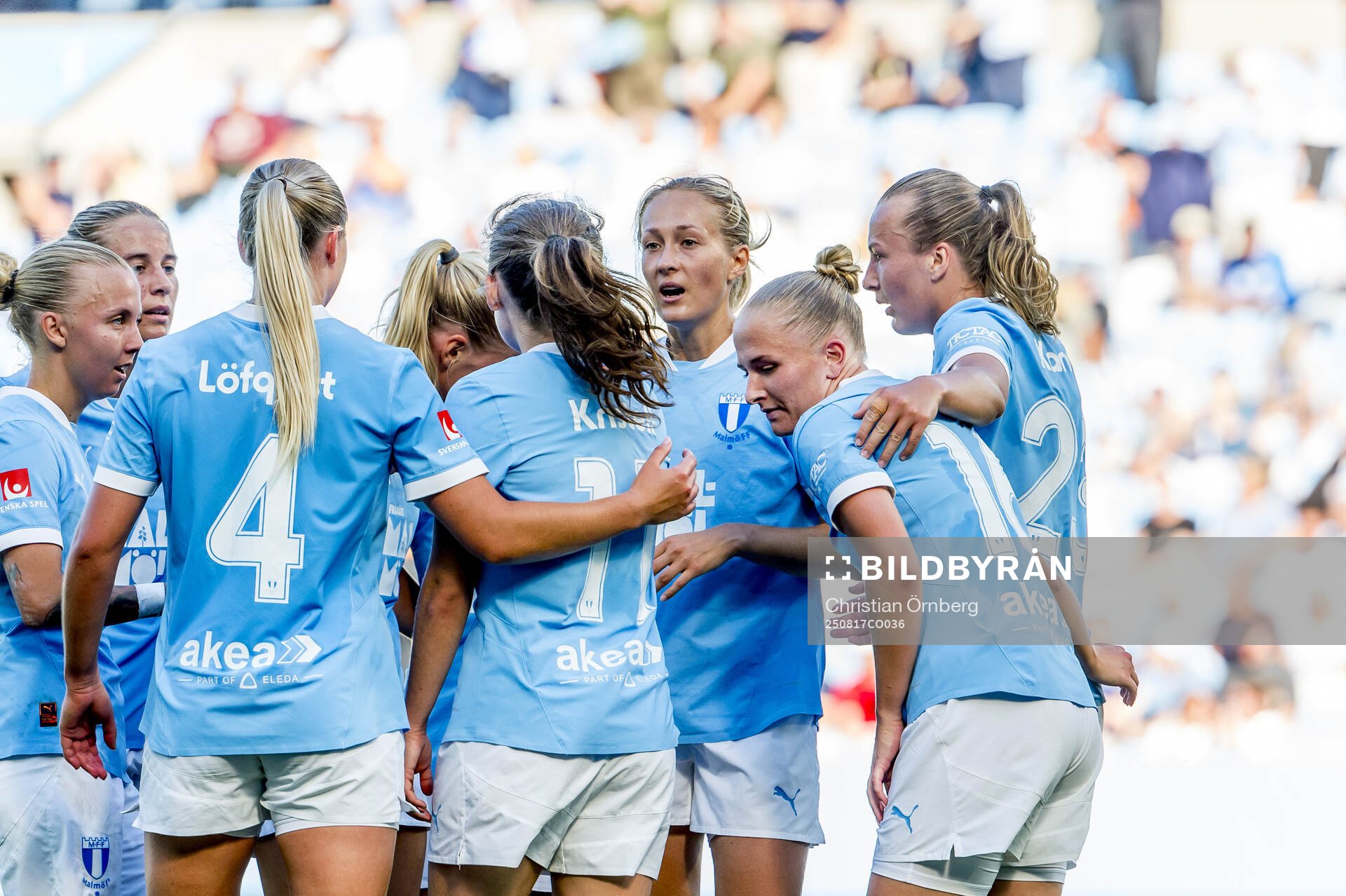Malmö FFs Tuva Skoog jublar med lagkamraterna