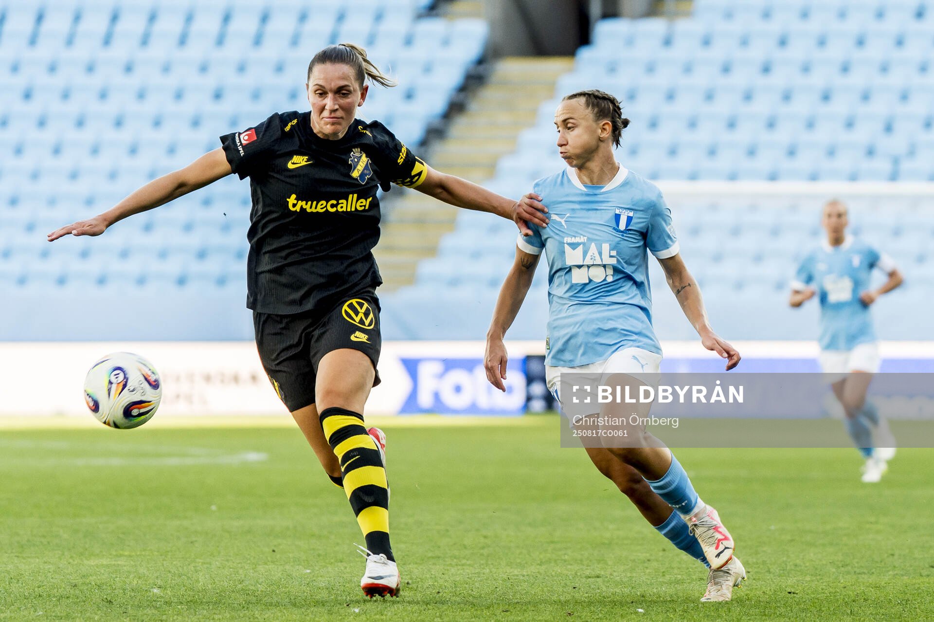 AIKs Jennie Nordin och Malmö FFs Miljana Ivanovic