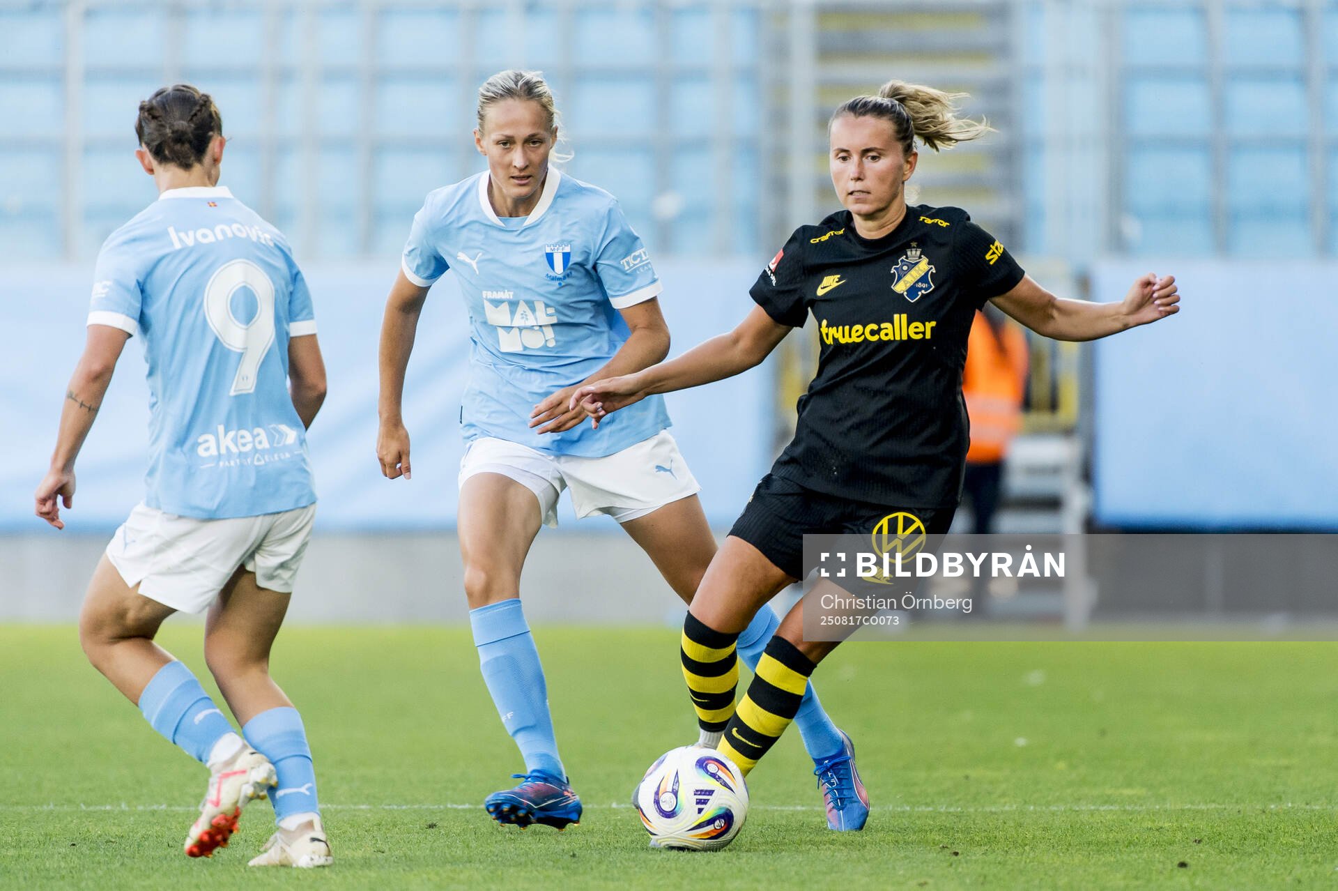 AIKs Adelisa Grabus mot Malmö FFs Sanna Kullberg