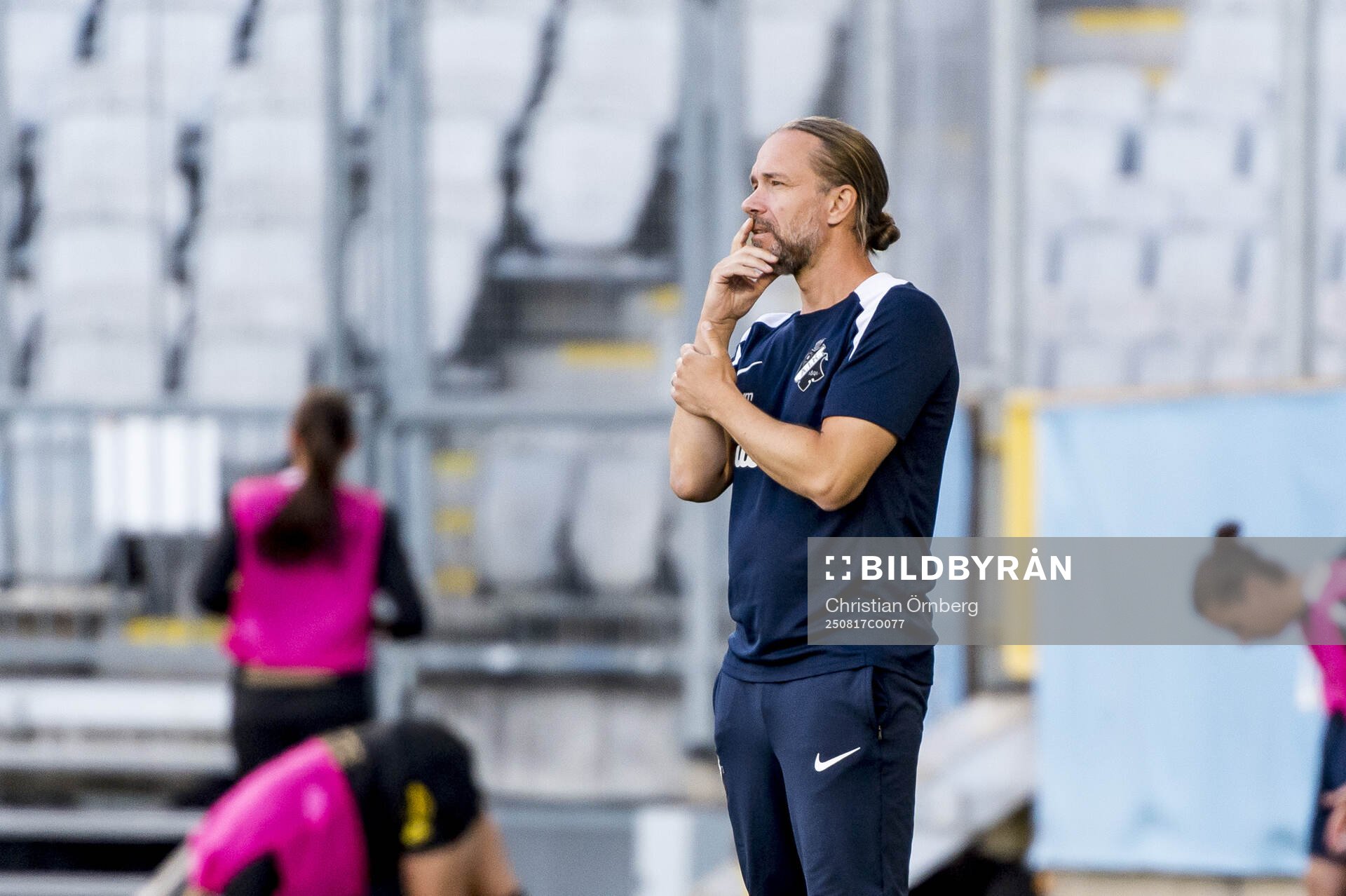 AIKs tränare Lukas Syberyjski deppar