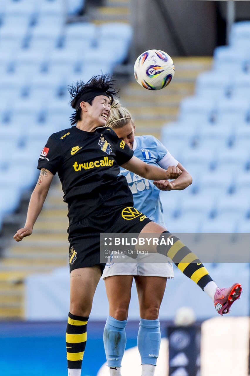 AIKs Son Hwayeon mot Malmö FFs Mia Persson