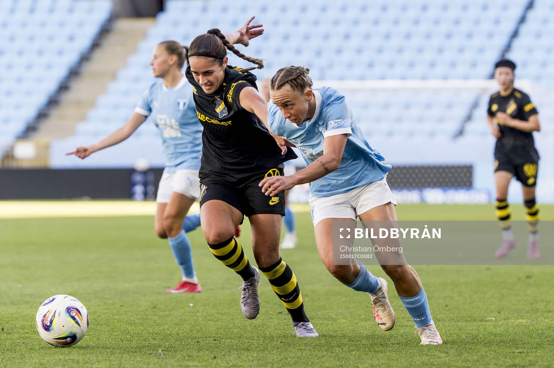 AIKs Daniella Famili mot Malmö FFs Miljana Ivanovic