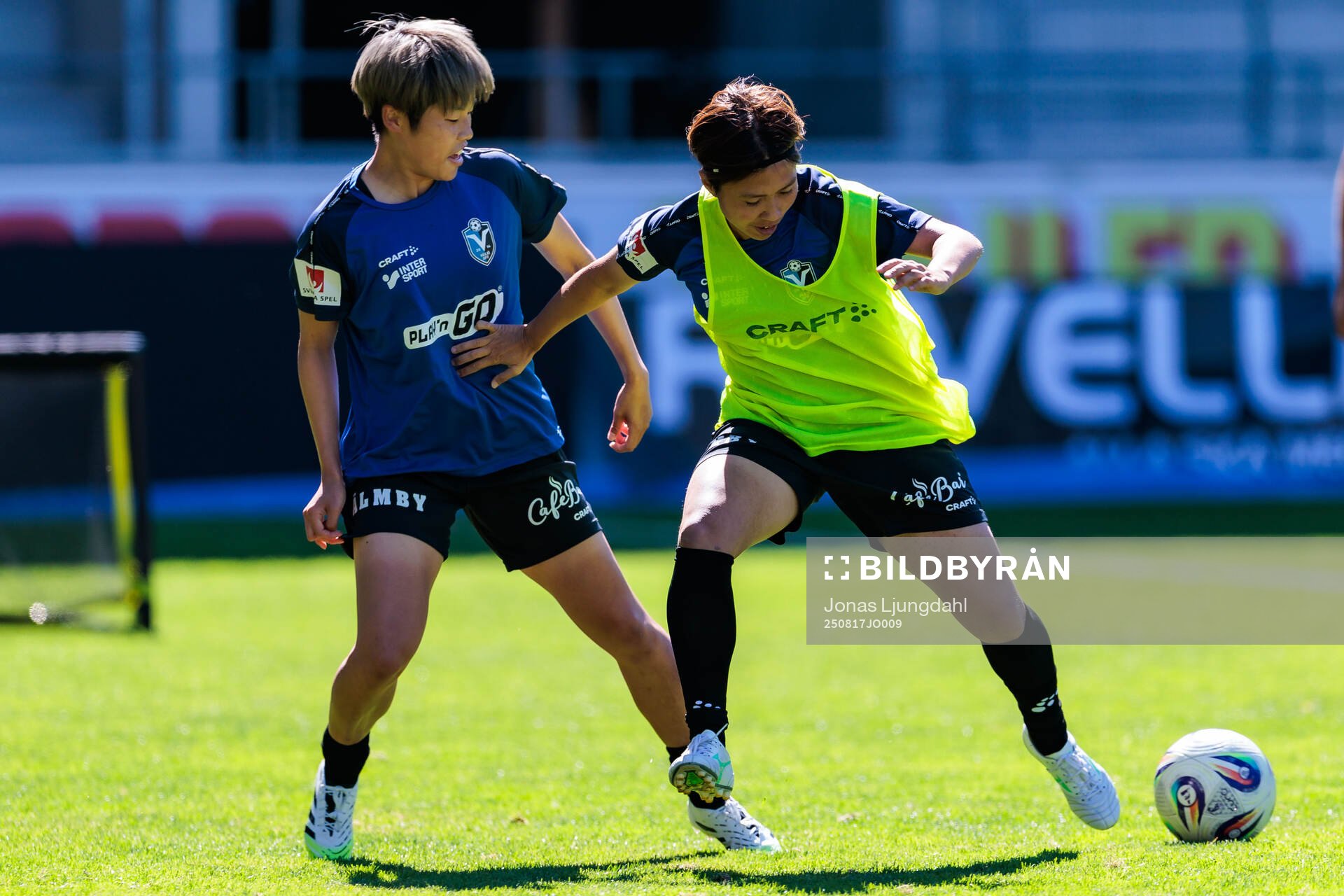 Växjö DFFs Miho Kamogawa och Suzu Amano