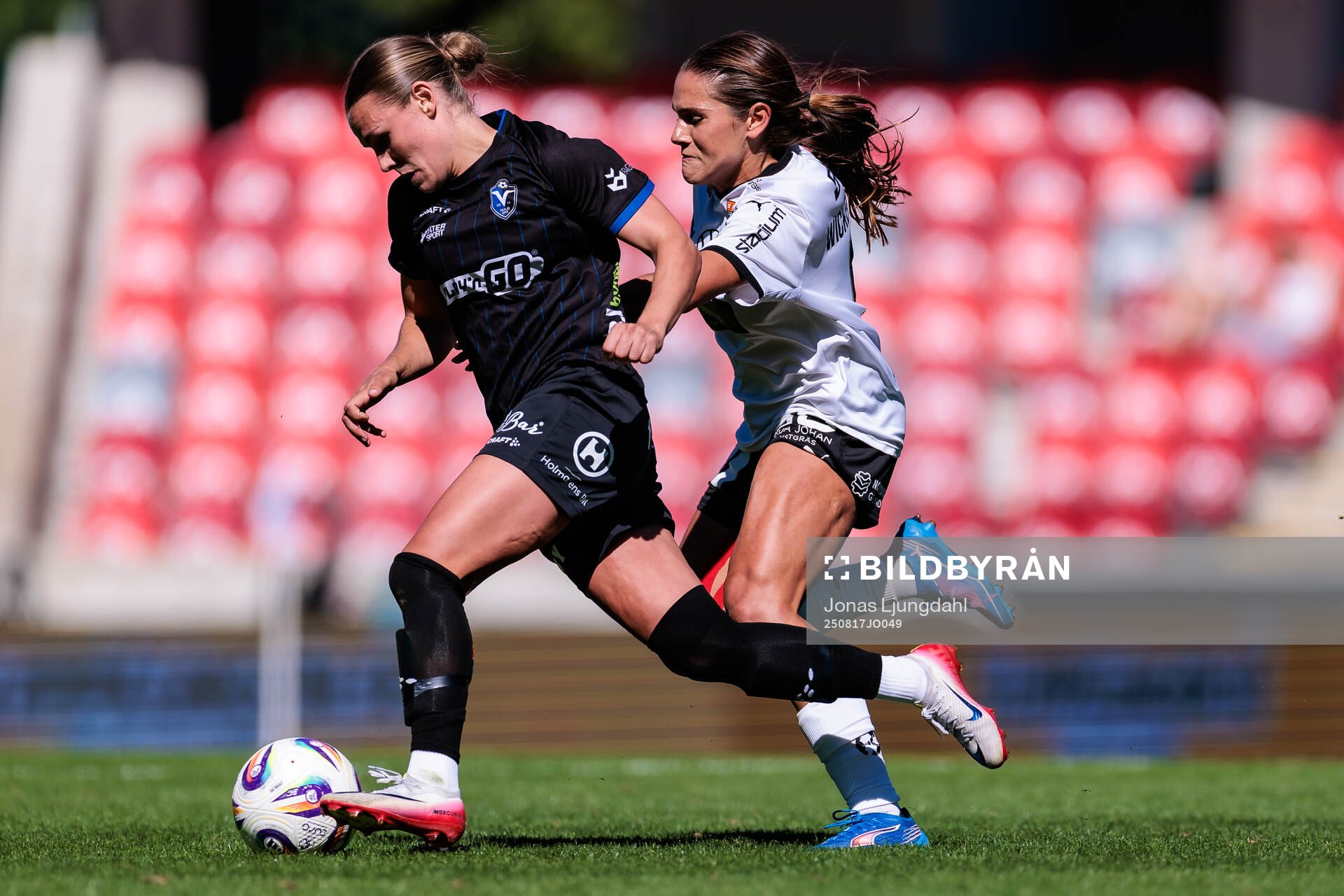 Växjö DFFs Maja Bodin och Häckens Mary Caroline
