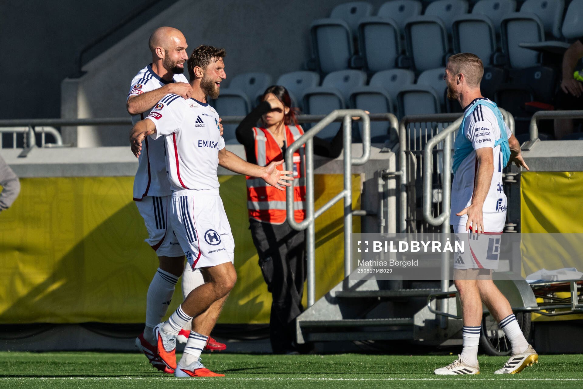 Östers Sebastian Hedlund och Alibek Aliev jublar