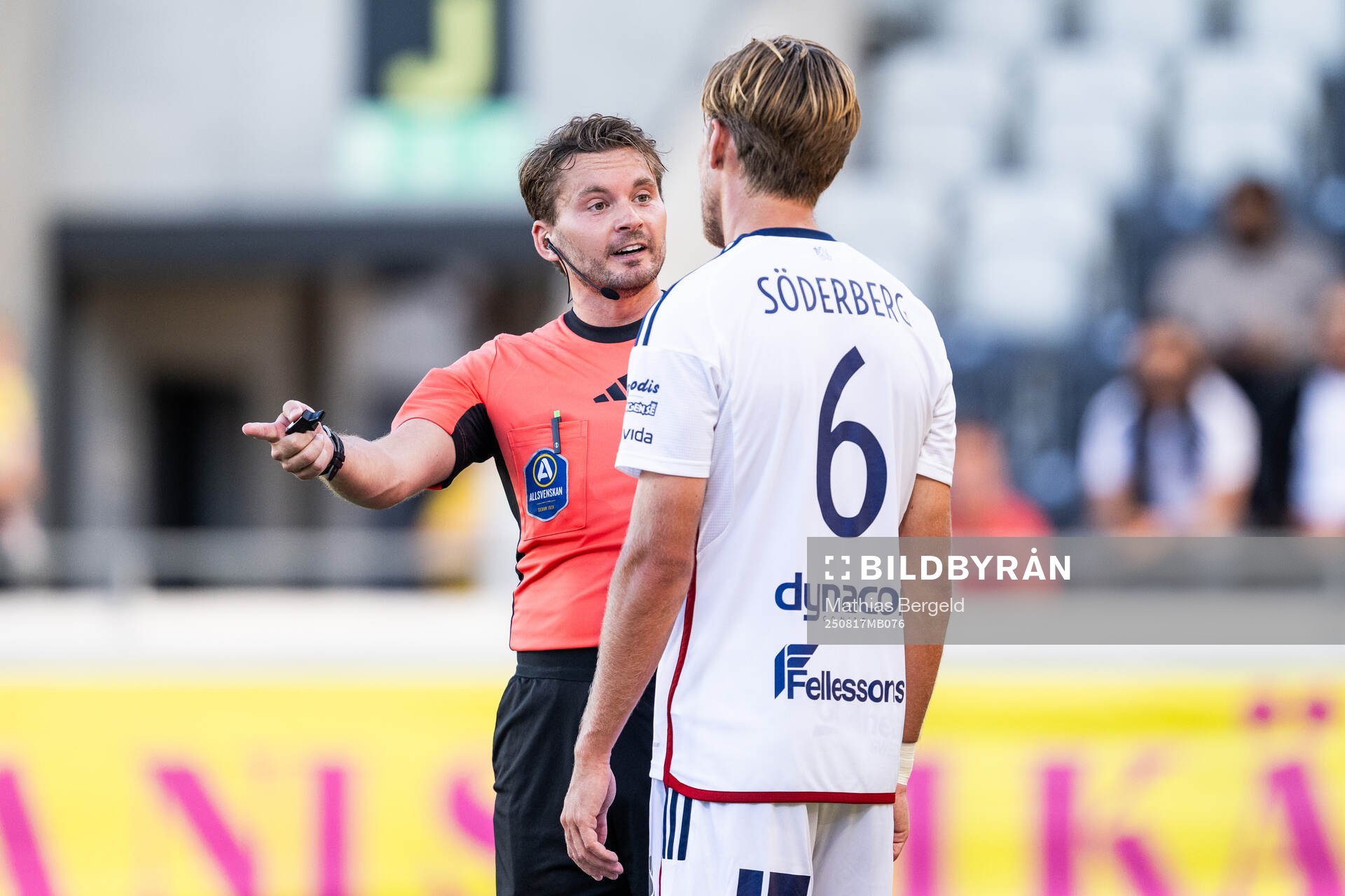 Domare Joakim Östling och Östers Noah Söderberg