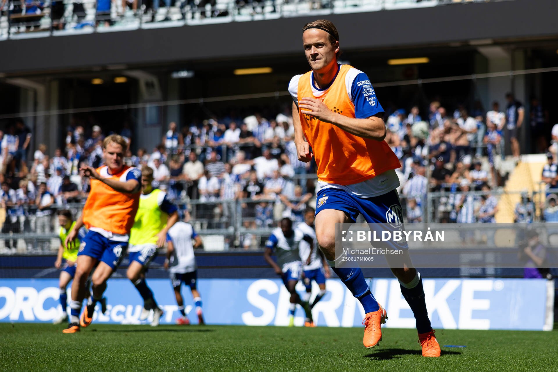 IFK Göteborgs August Erlingmark värmer upp