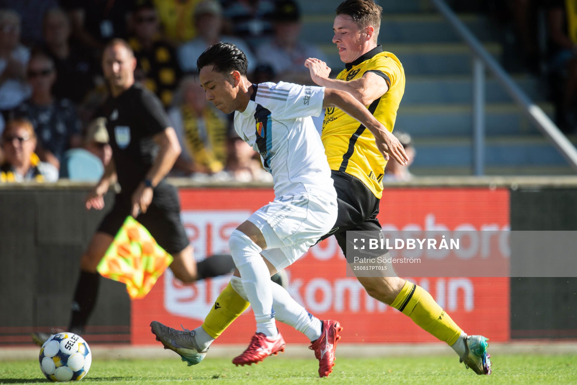 Djurgårdens Keita Kosugi och Mjällbys Elliot Stroud