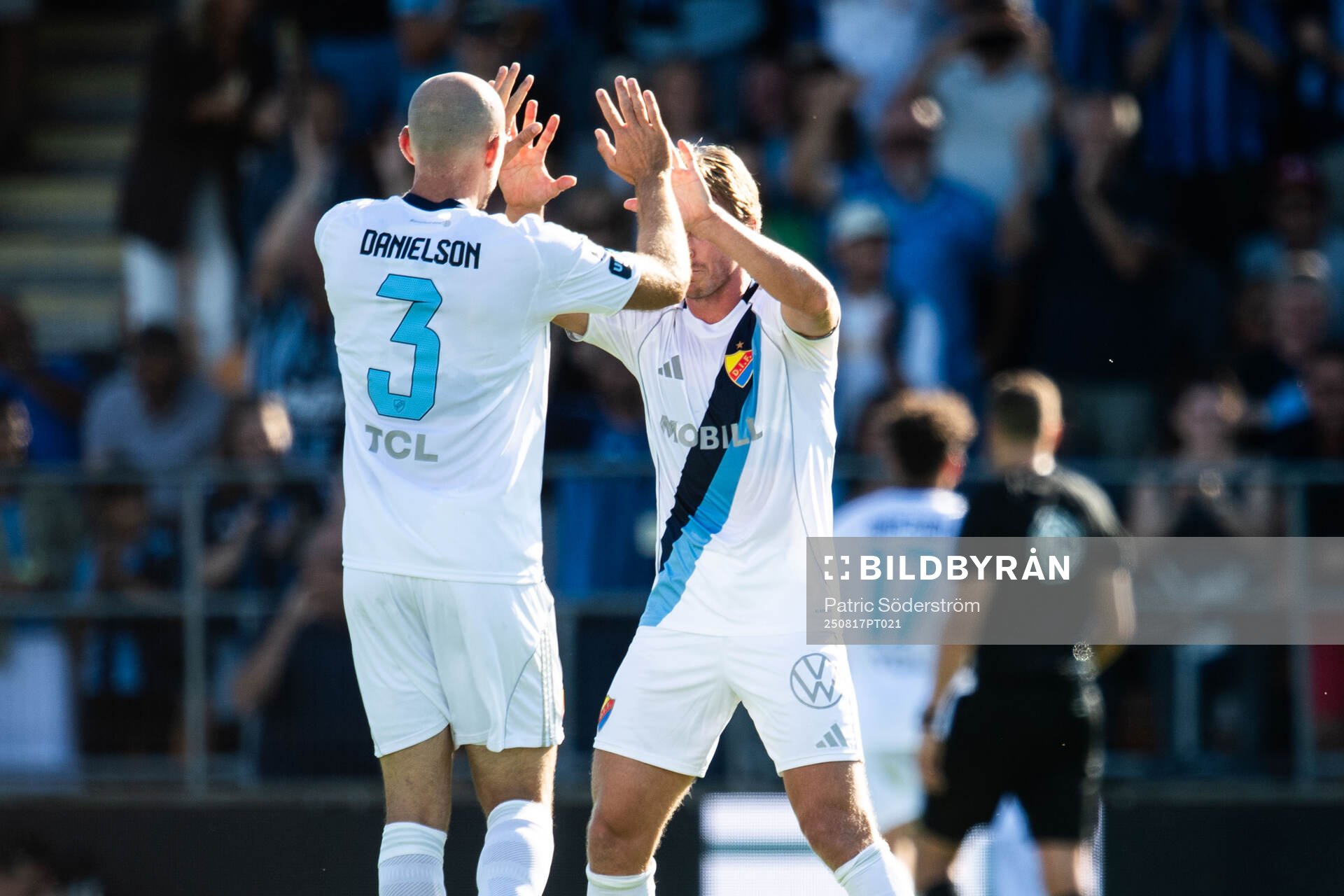 Djurgårdens Marcus Danielson och Rasmus Schuller jublar