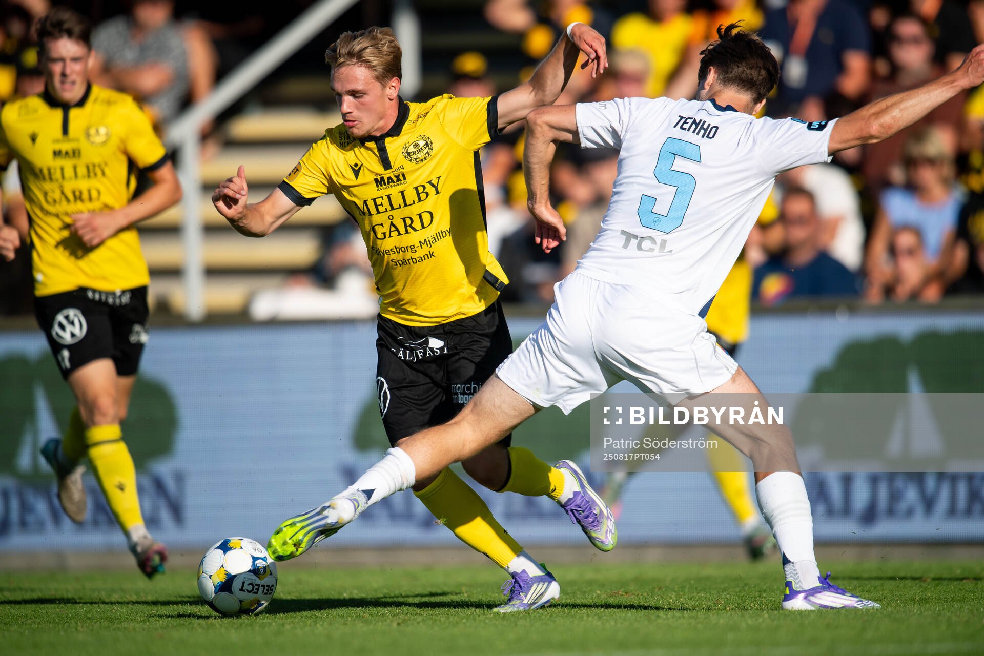 Mjällbys Jeppe Kjaer och Djurgårdens Miro Tenho