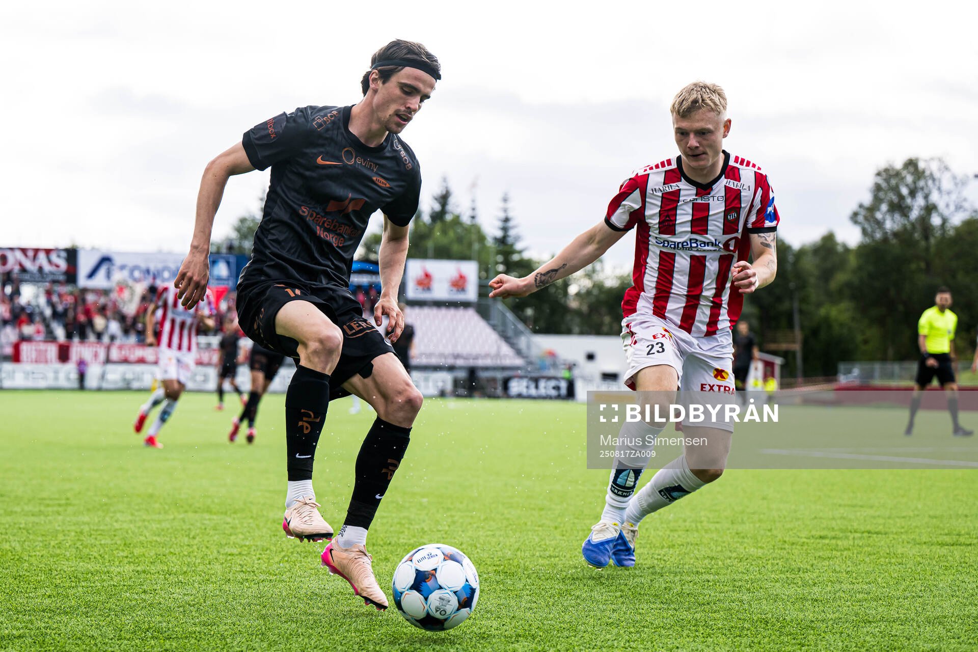 Ulrik Mathisen of Brann and Runar Norheim of Tromsø