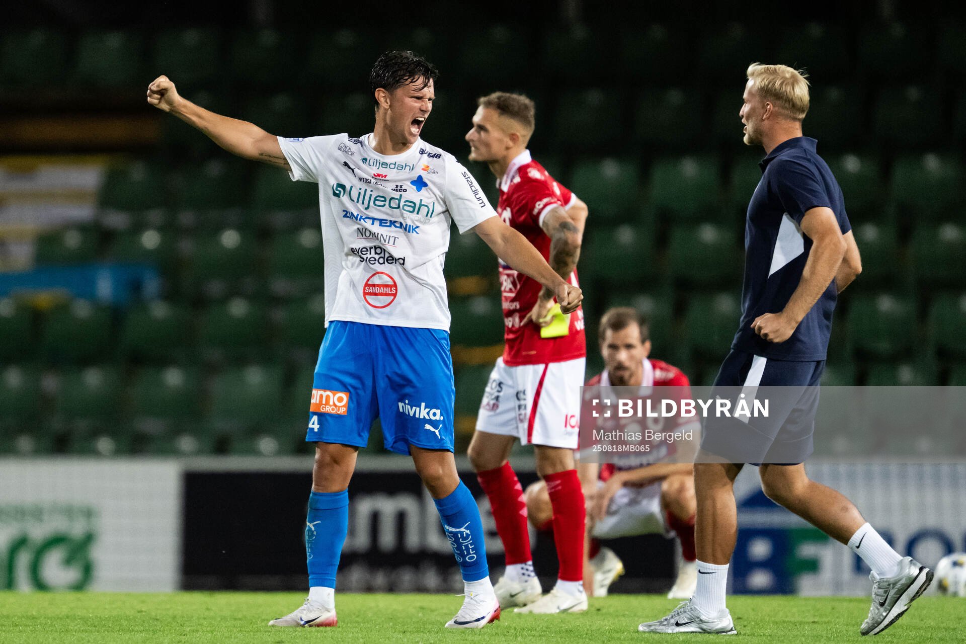 Värnamos Marcus Antonsson  jublar