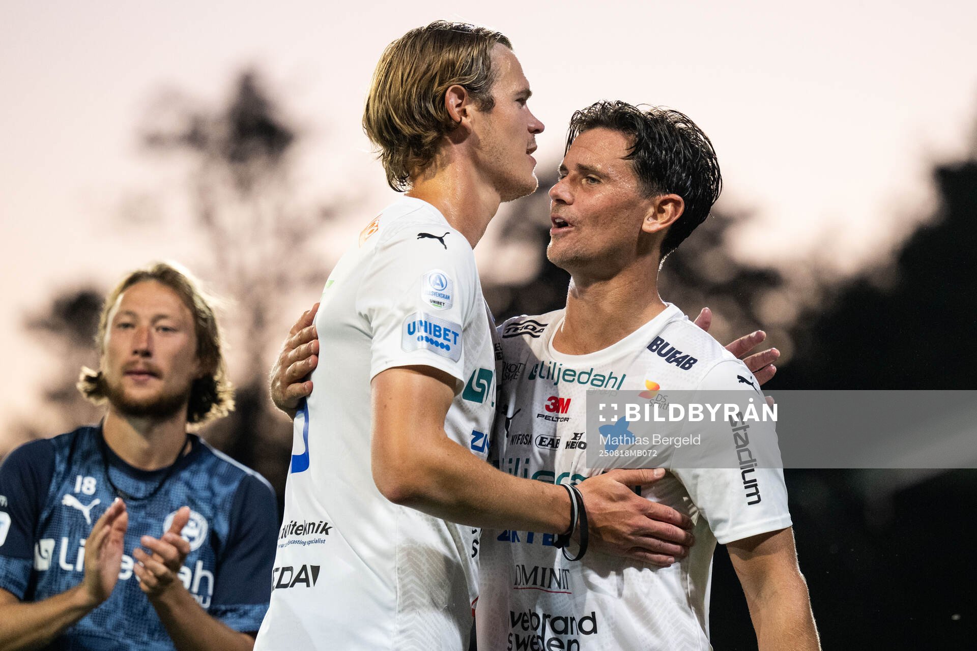 Värnamos Hugo Andersson och Marcus Antonsson  jublar