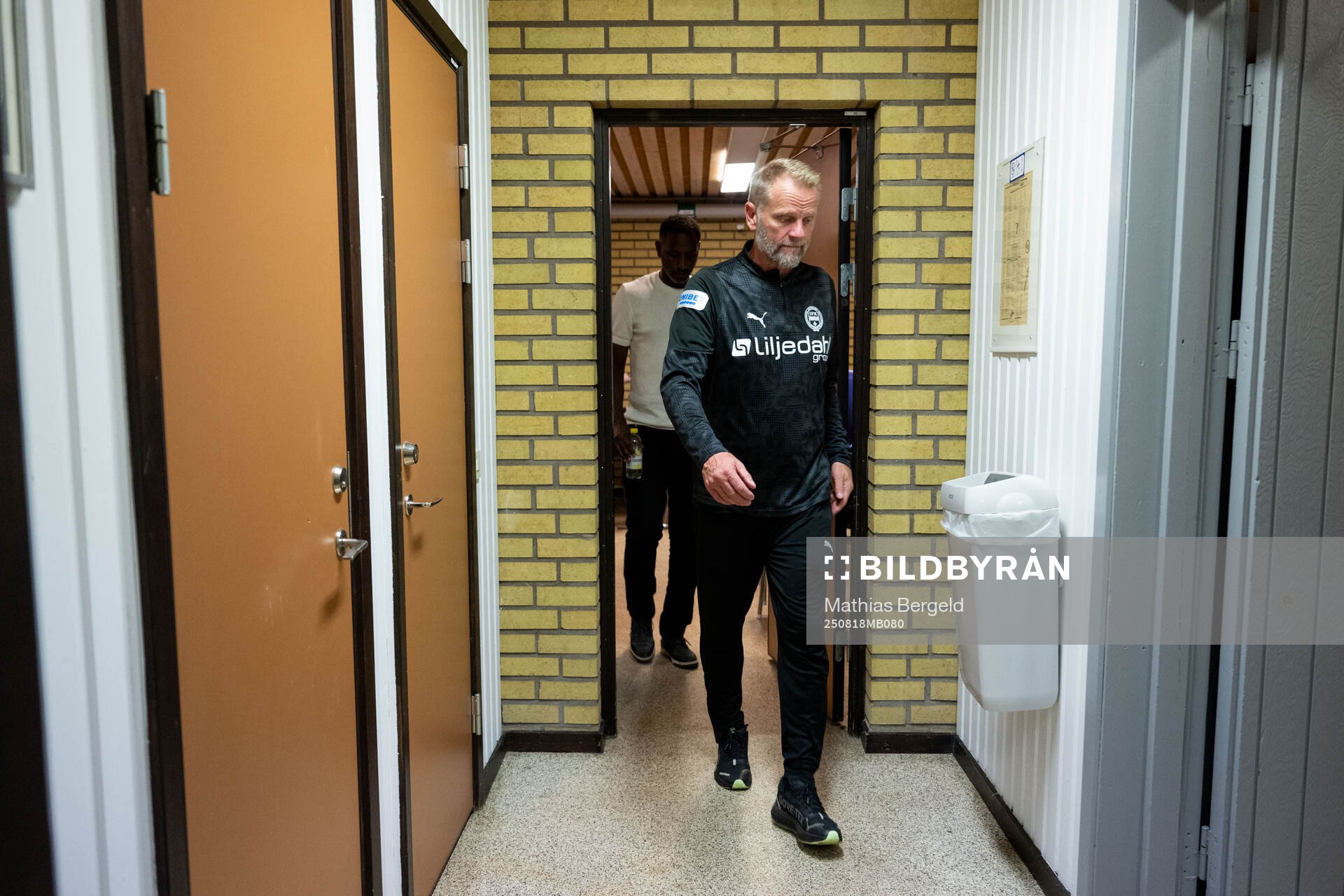 Degerfors tränare Henok Goitom och Värnamos tränare Arne