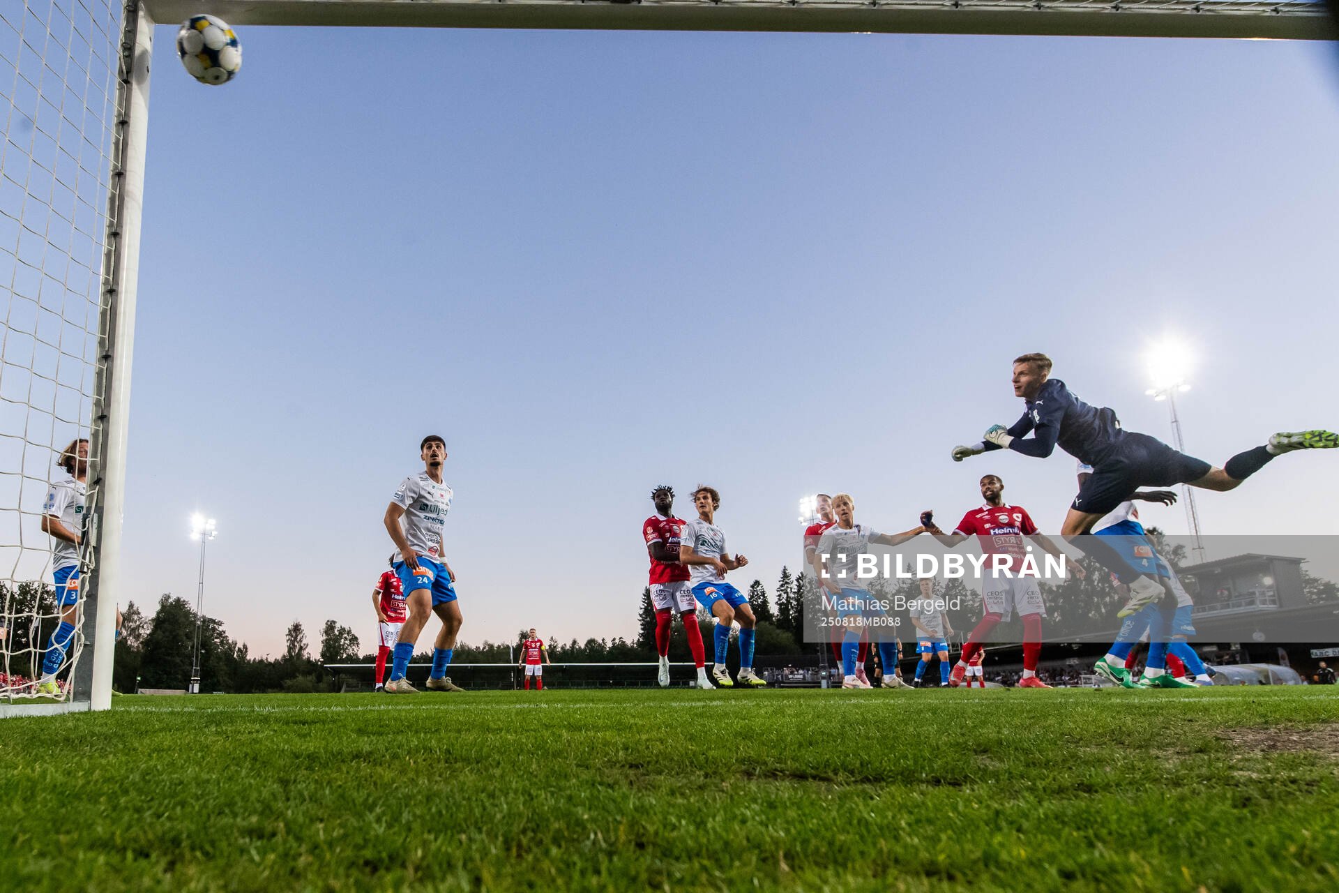 Degerfors Daniel Sundgren (ej i bild) gör 2-2 bakom
