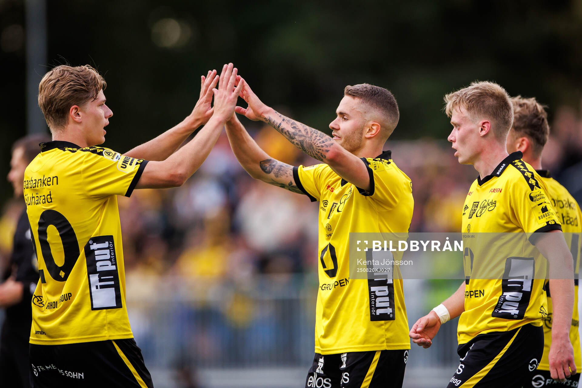 Elfsborgs Julius Magnusson (m) jublar med Gottfrid Rapp (v)