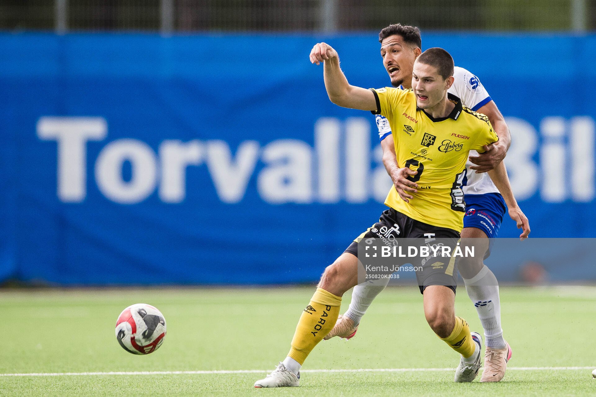 Elfsborgs Rasmus Wikström och Haninges Abdulmannan Khalil