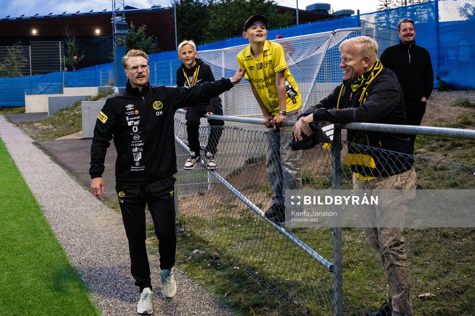 Elfsborgs tränare Oscar Hiljemark med supportrar
